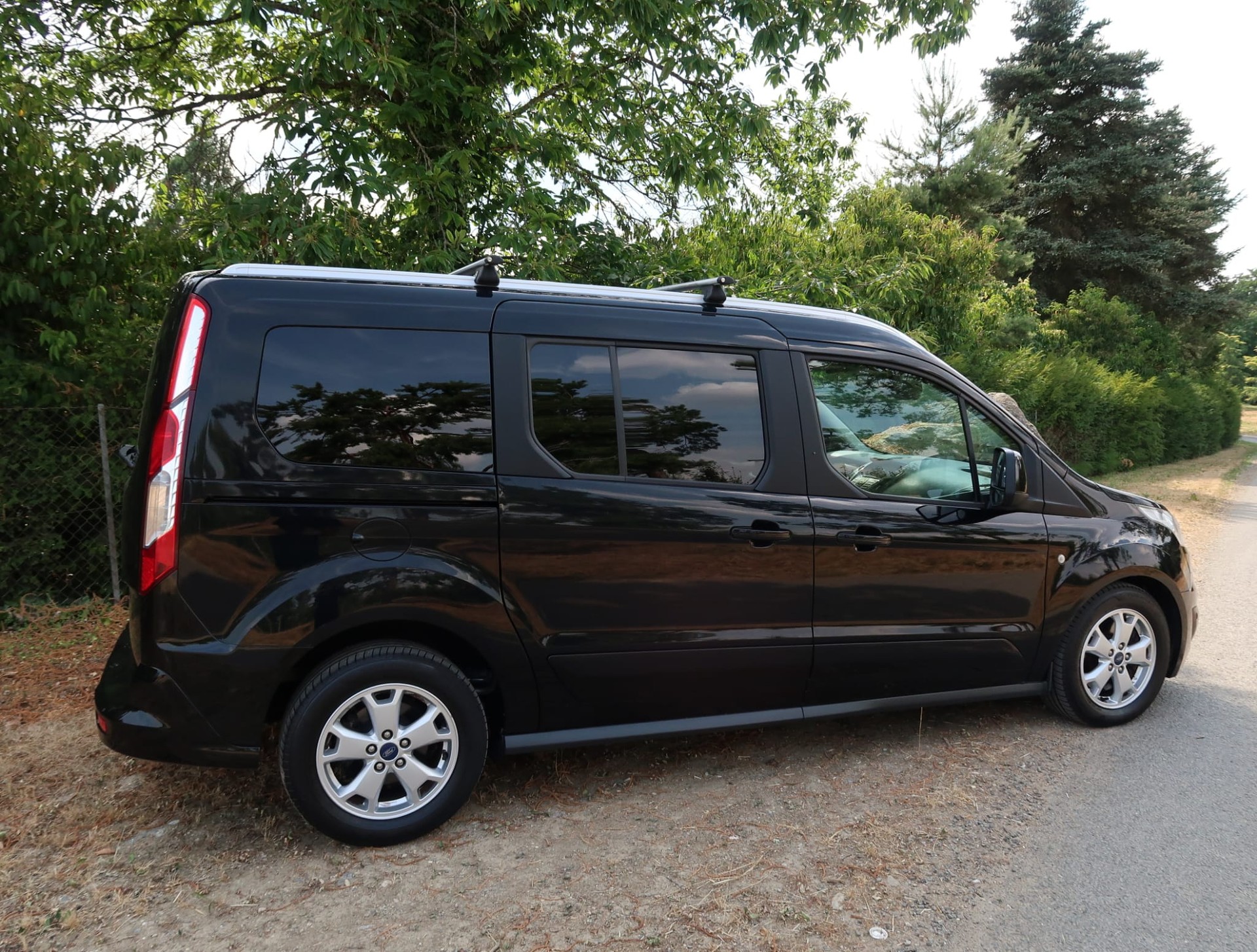 FORD Grand Tourneo Connect 7Platz 1.5 EcoBlue Titanium-image-5
