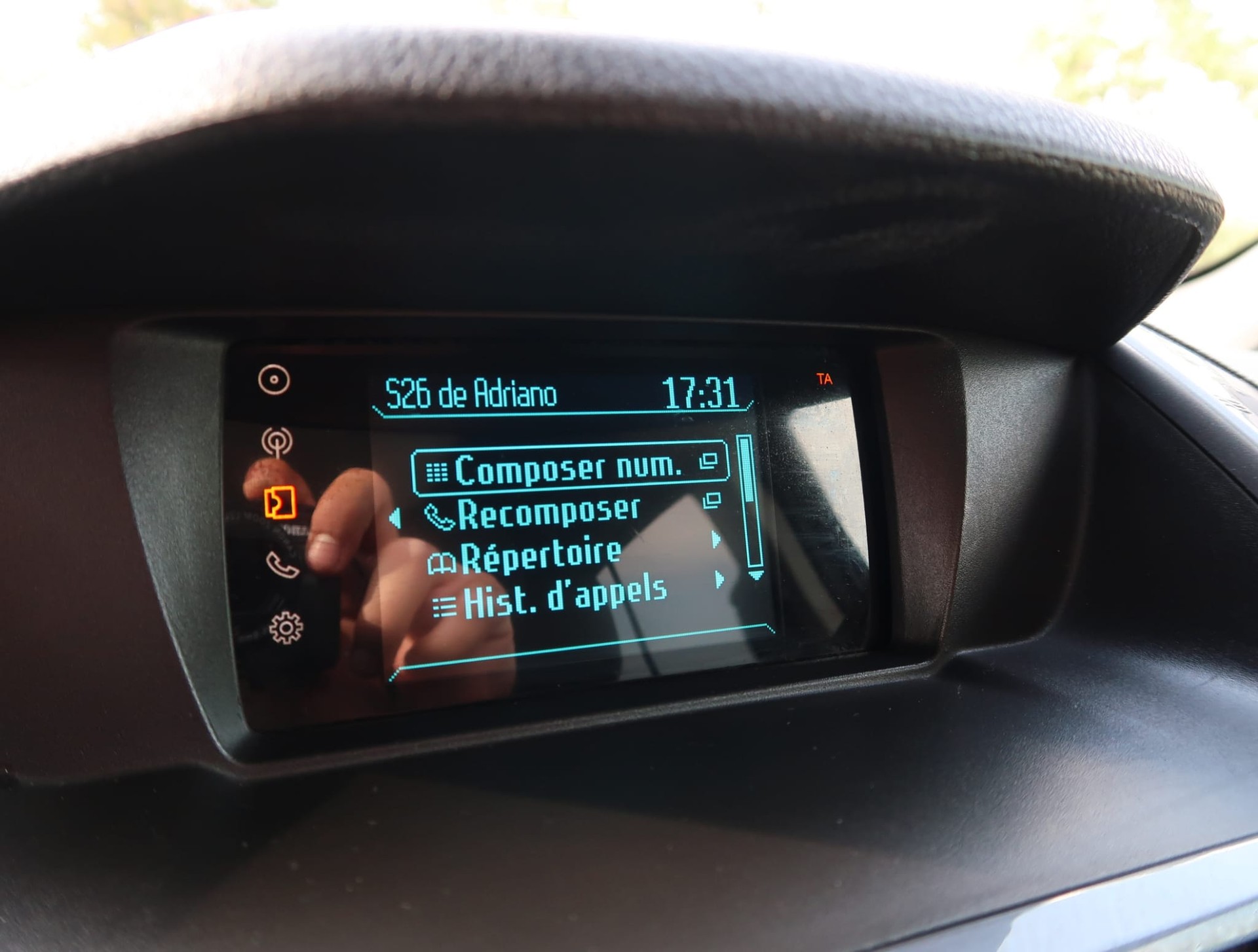 FORD Grand Tourneo Connect 7Platz 1.5 EcoBlue Titanium-image-23