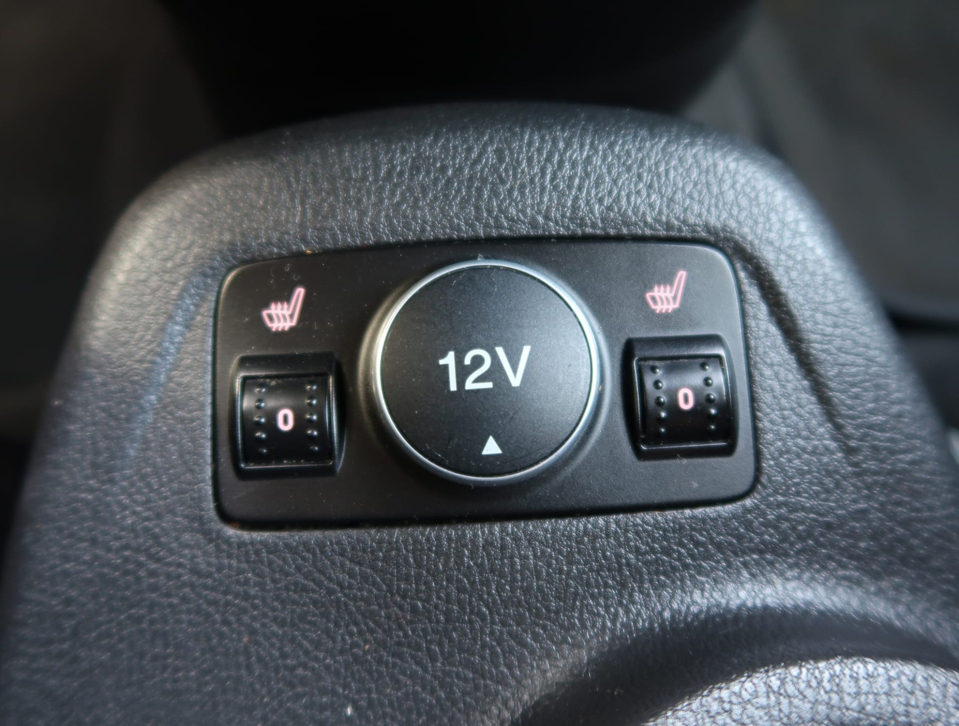 FORD Grand Tourneo Connect 7Platz 1.5 EcoBlue Titanium-image-22