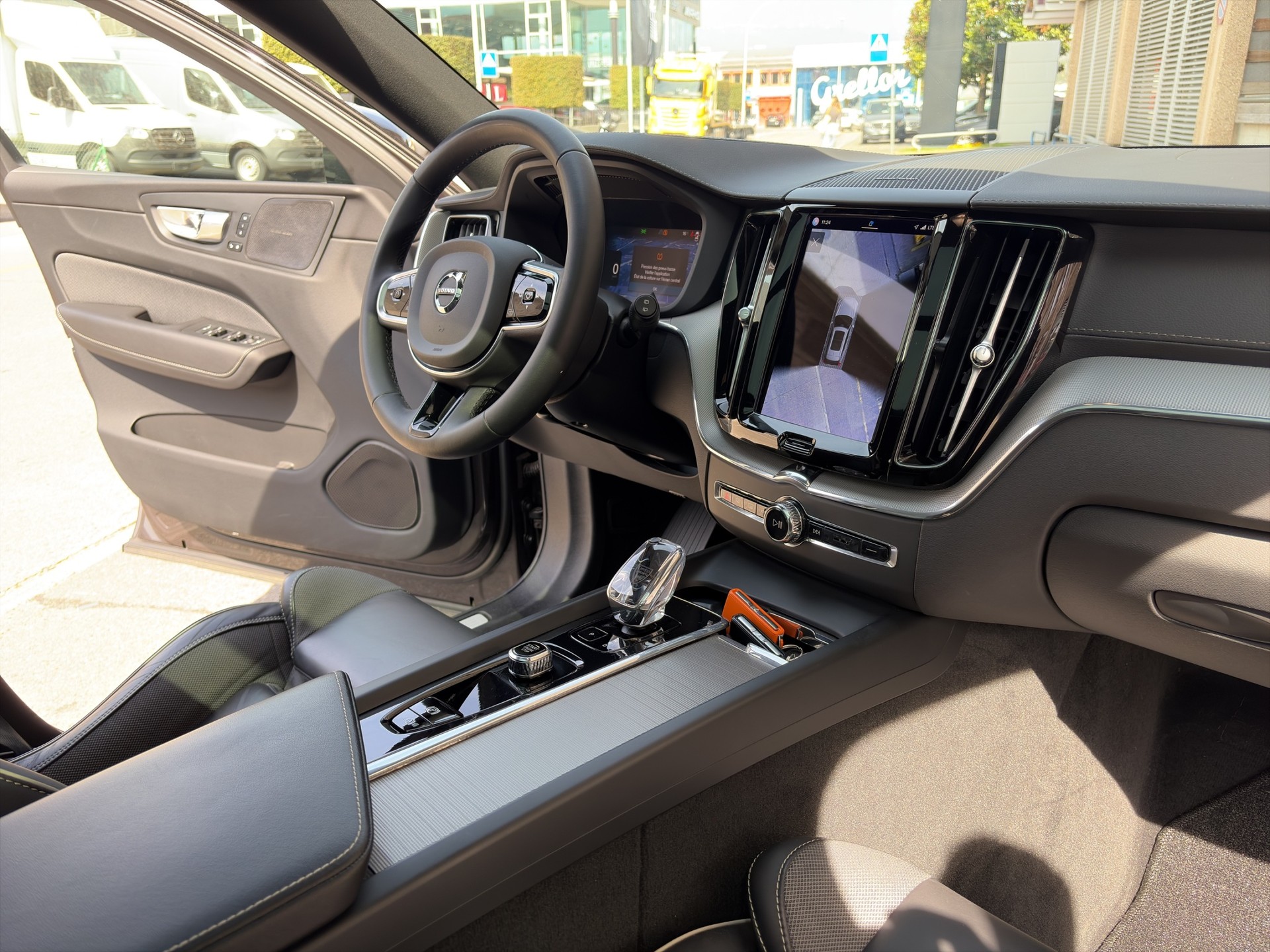 VOLVO XC60 B5 Diesel Mild Hybrid AWD Ultimate Bright Geartronic-image-16