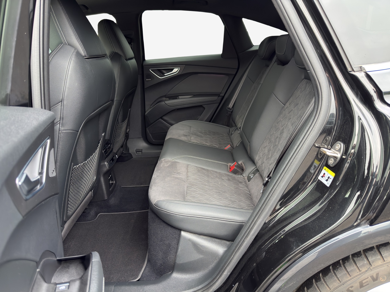 AUDI Q4 Sportback e-tron 50 quattro-image-12