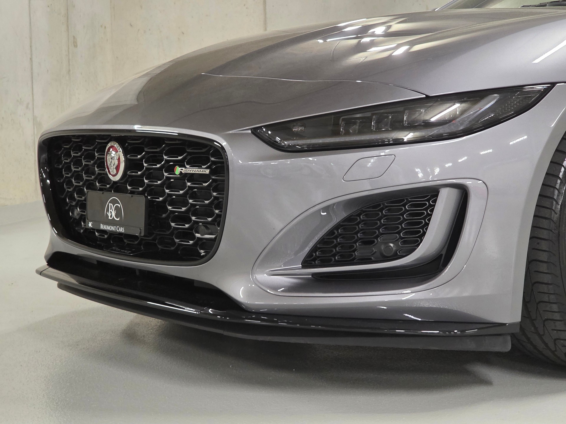 JAGUAR F-Type Coupé 5.0 V8 R-Dynamic Automatik AWD-image-9