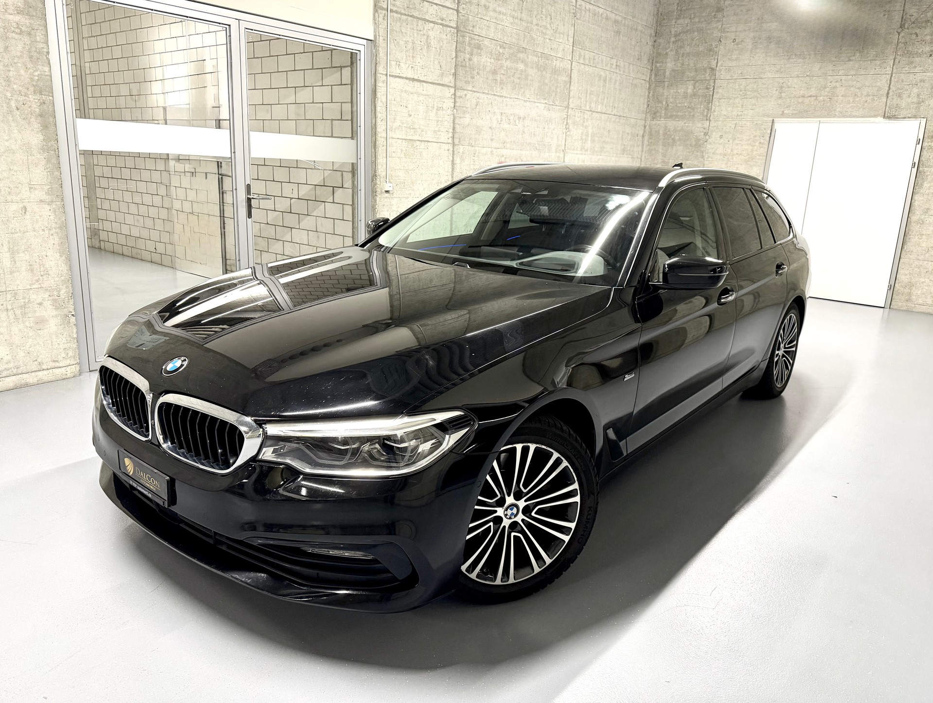 BMW 520d xDrive Touring Sport Line Steptronic-image-2