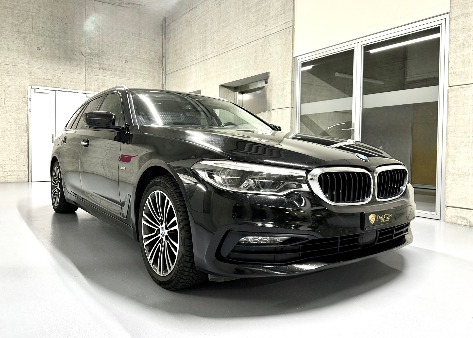 BMW 520d xDrive Touring Sport Line Steptronic-image-6