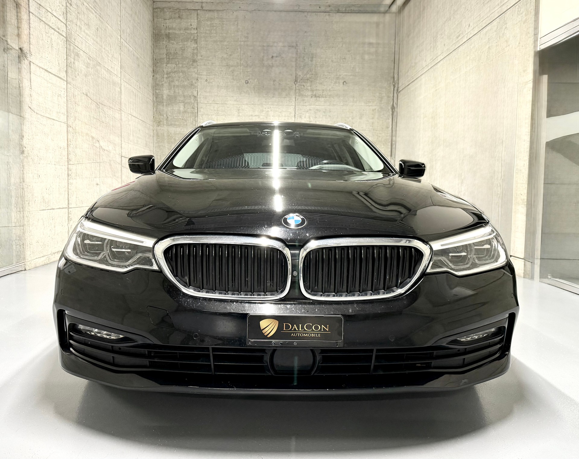 BMW 520d xDrive Touring Sport Line Steptronic-image-3