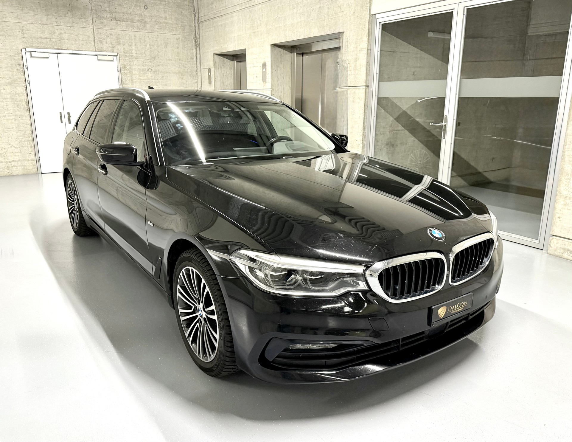 BMW 520d xDrive Touring Sport Line Steptronic-image-7