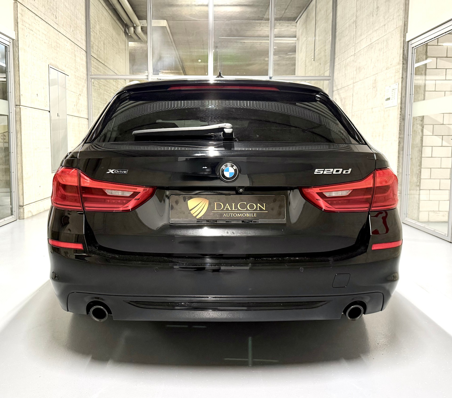 BMW 520d xDrive Touring Sport Line Steptronic-image-9