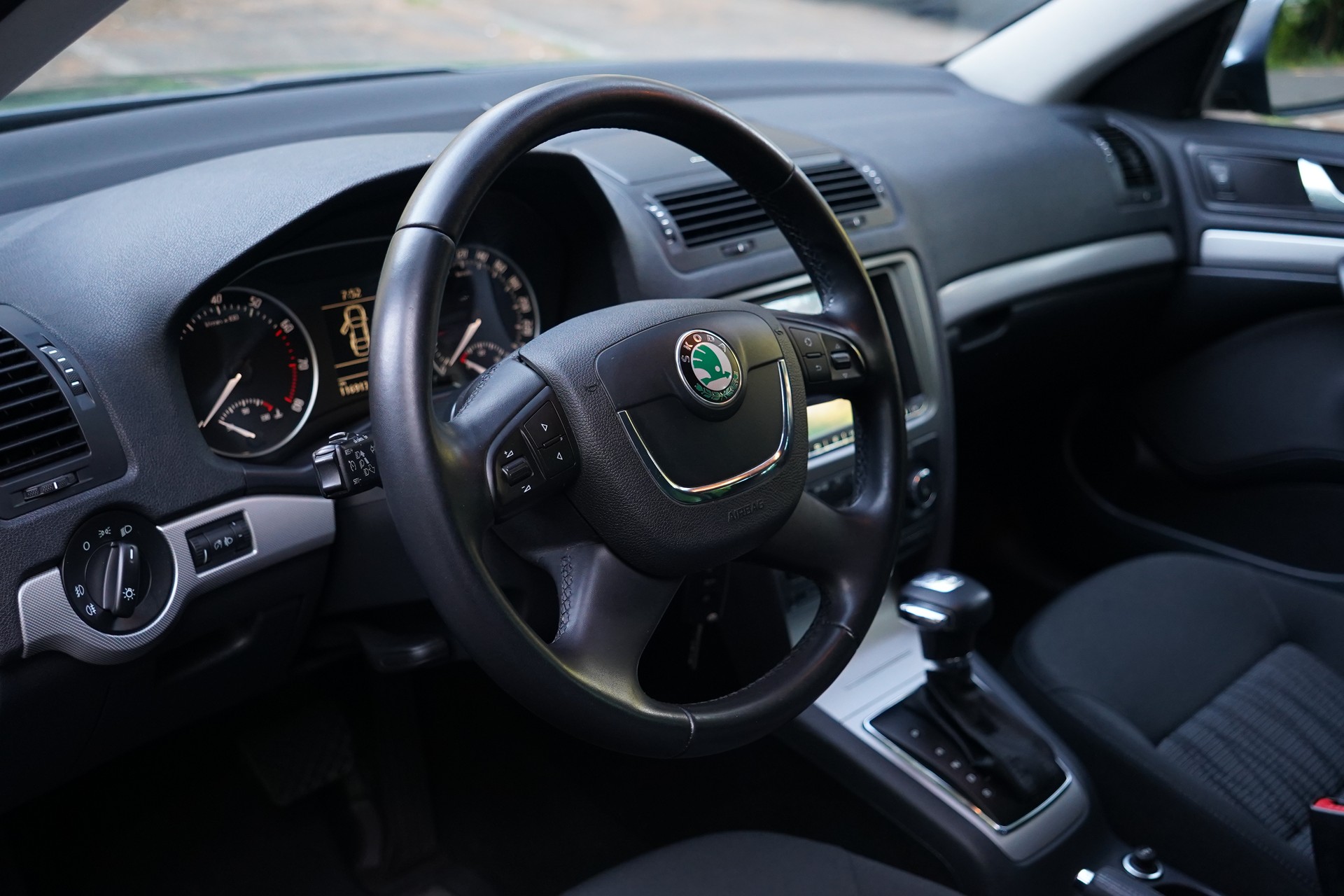 SKODA Octavia Combi 1.8 TSI Laurin & Klement DSG-image-28