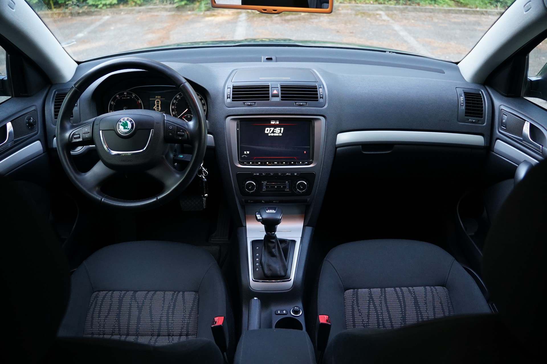 SKODA Octavia Combi 1.8 TSI Laurin & Klement DSG-image-16