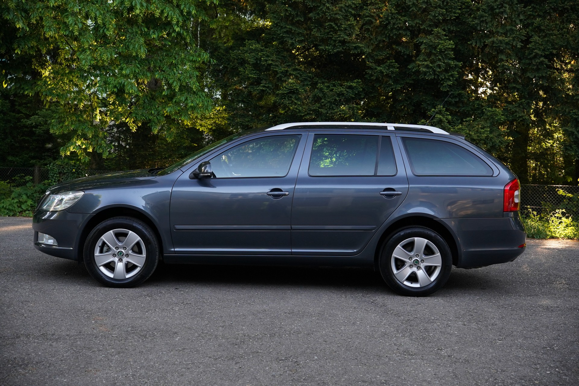 SKODA Octavia Combi 1.8 TSI Laurin & Klement DSG-image-5