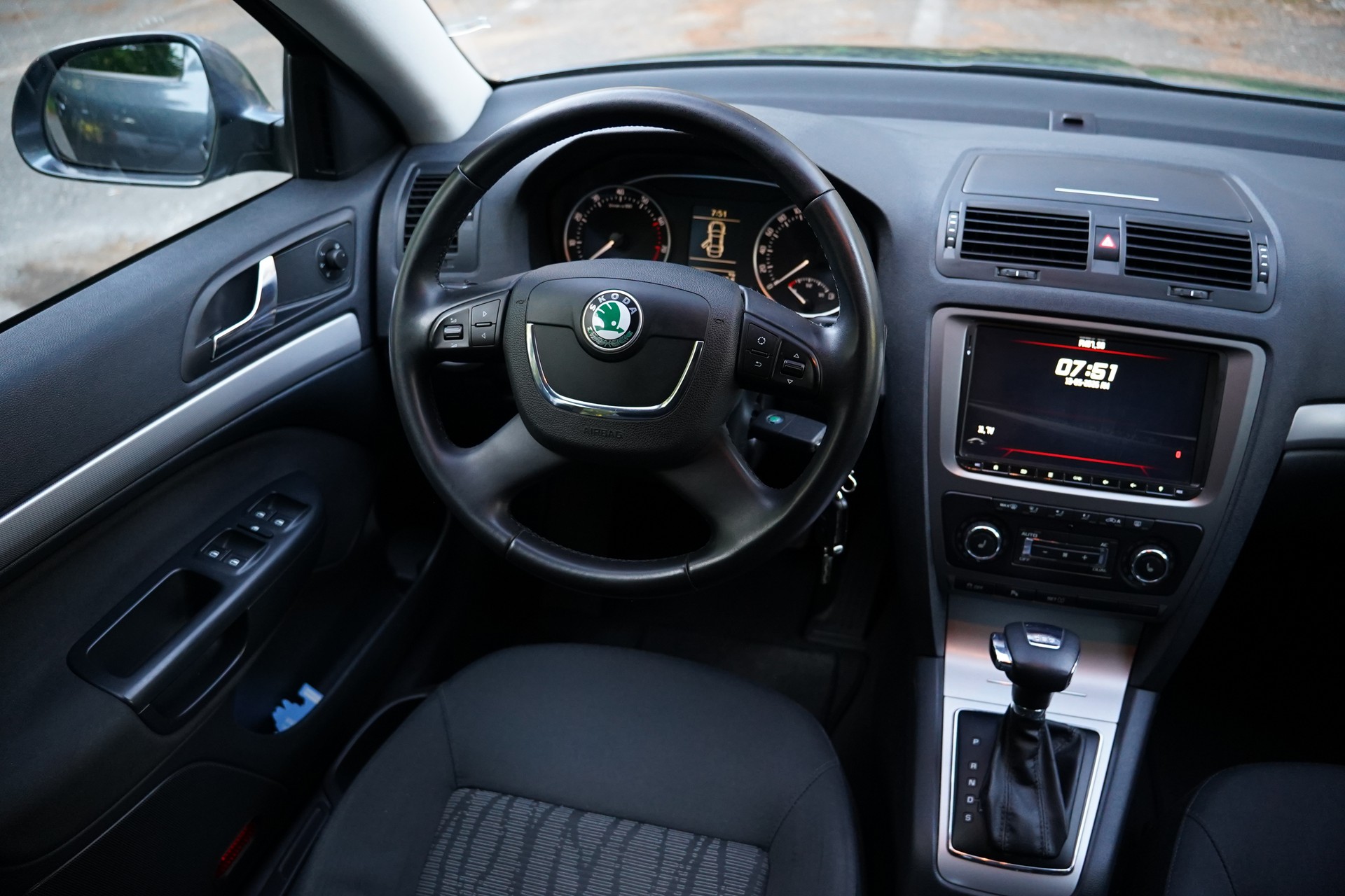 SKODA Octavia Combi 1.8 TSI Laurin & Klement DSG-image-25