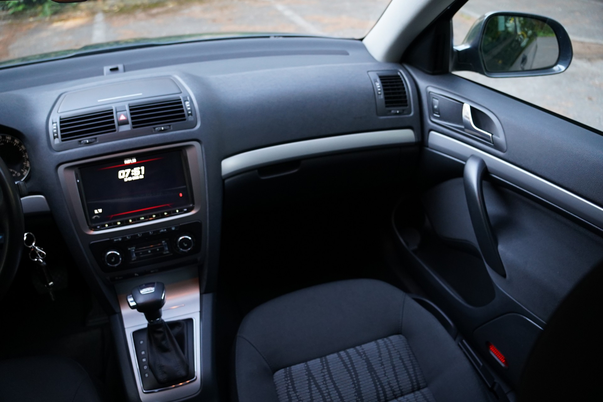 SKODA Octavia Combi 1.8 TSI Laurin & Klement DSG-image-26