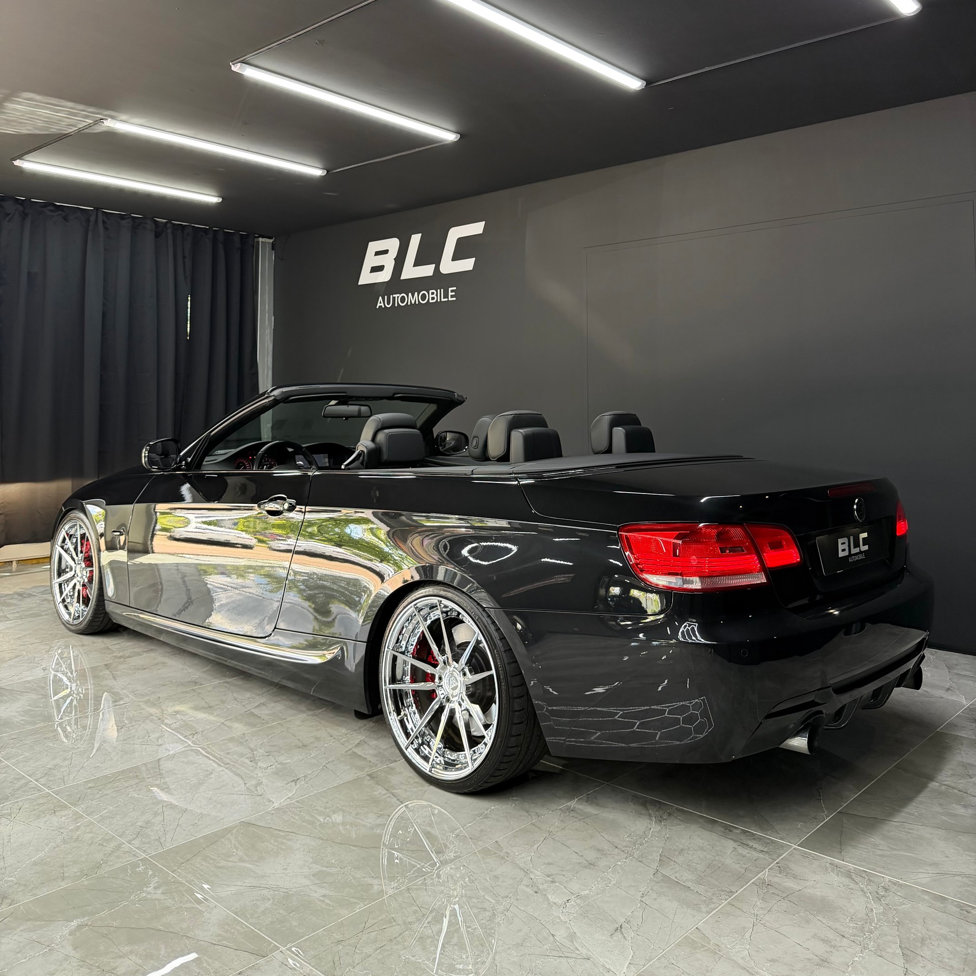 BMW 335i Cabriolet-image-5