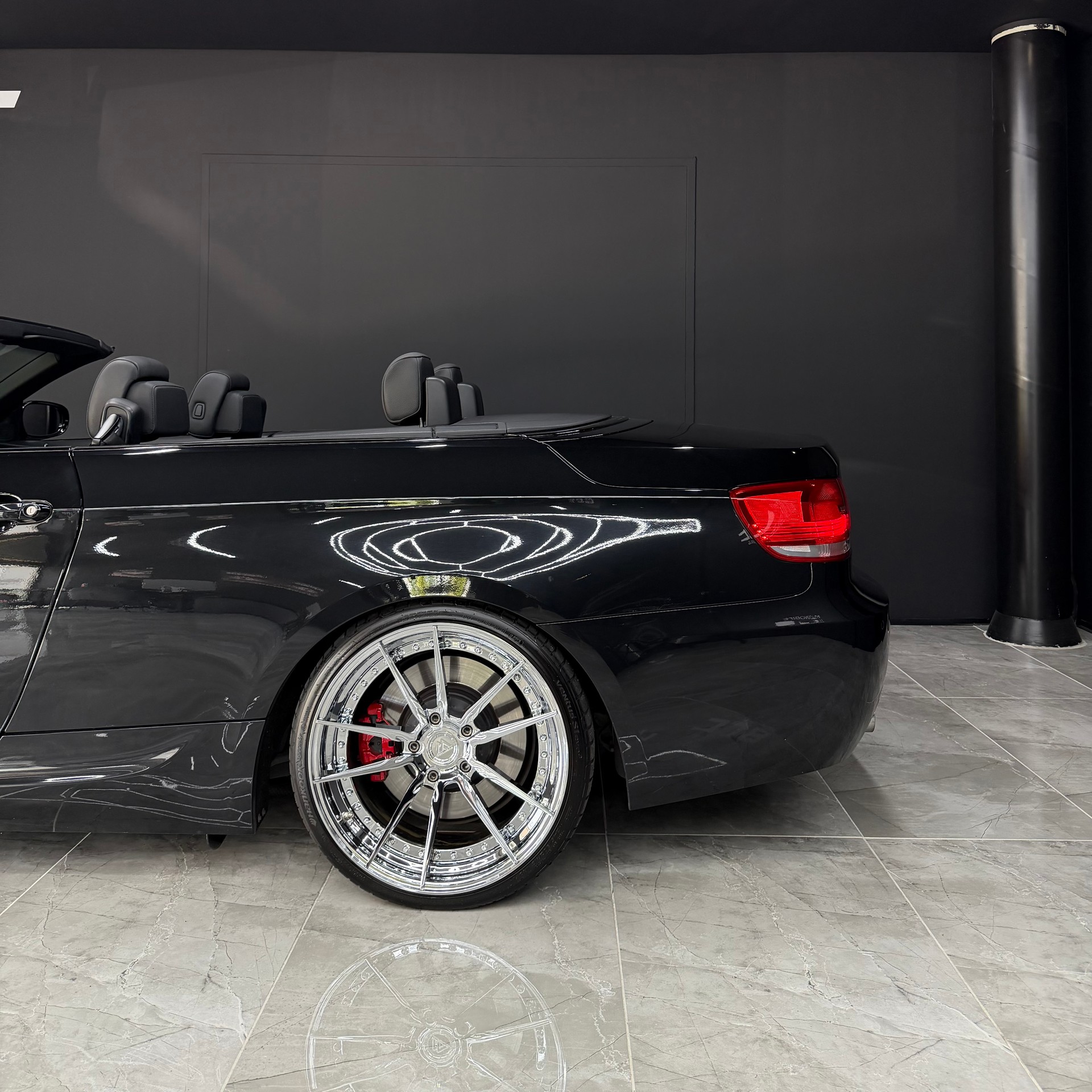 BMW 335i Cabriolet-image-6