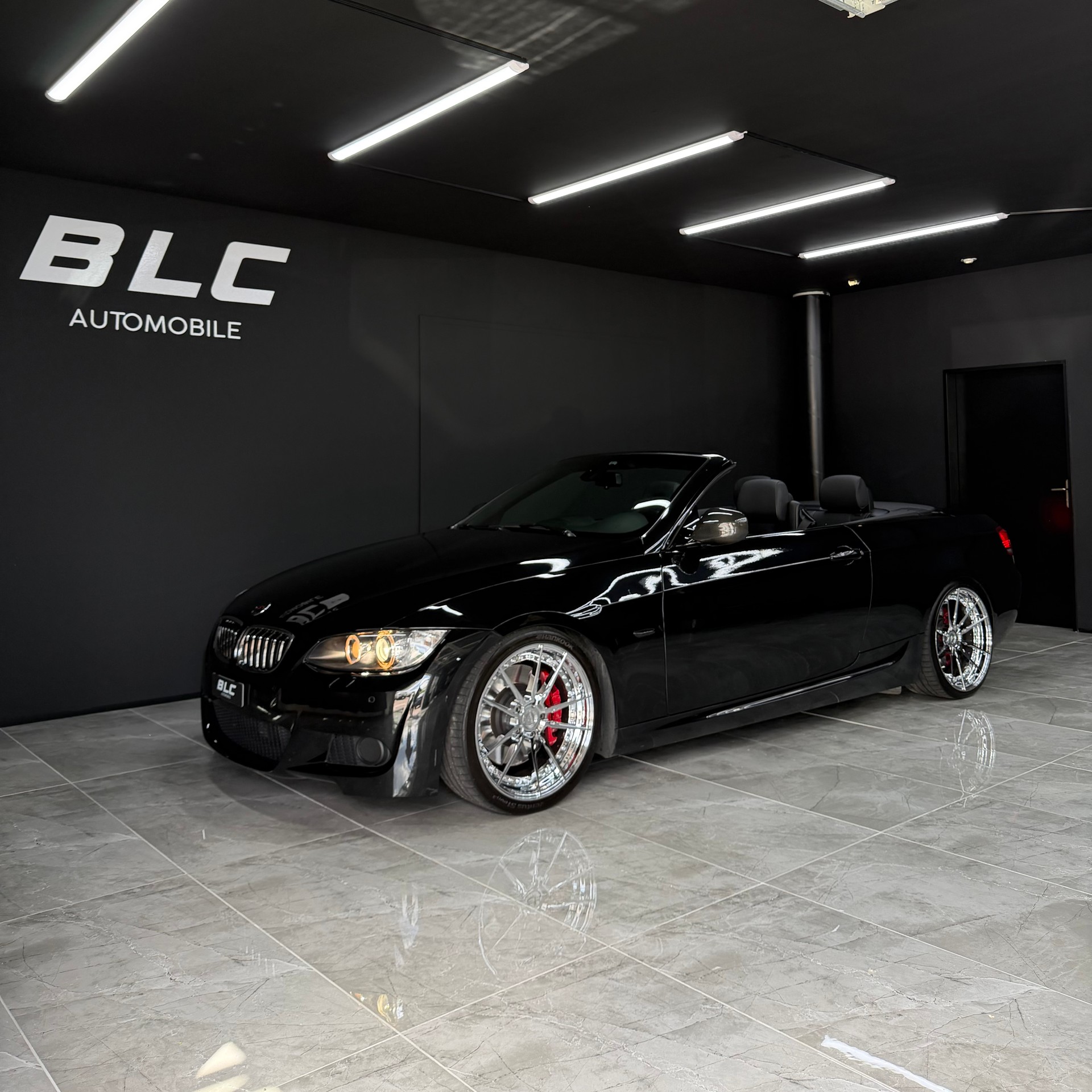 BMW 335i Cabriolet-image-1