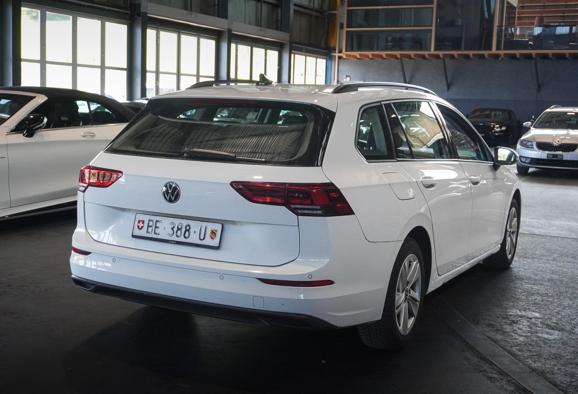 VW Golf Variant 2.0 TDI Life DSG-image-4