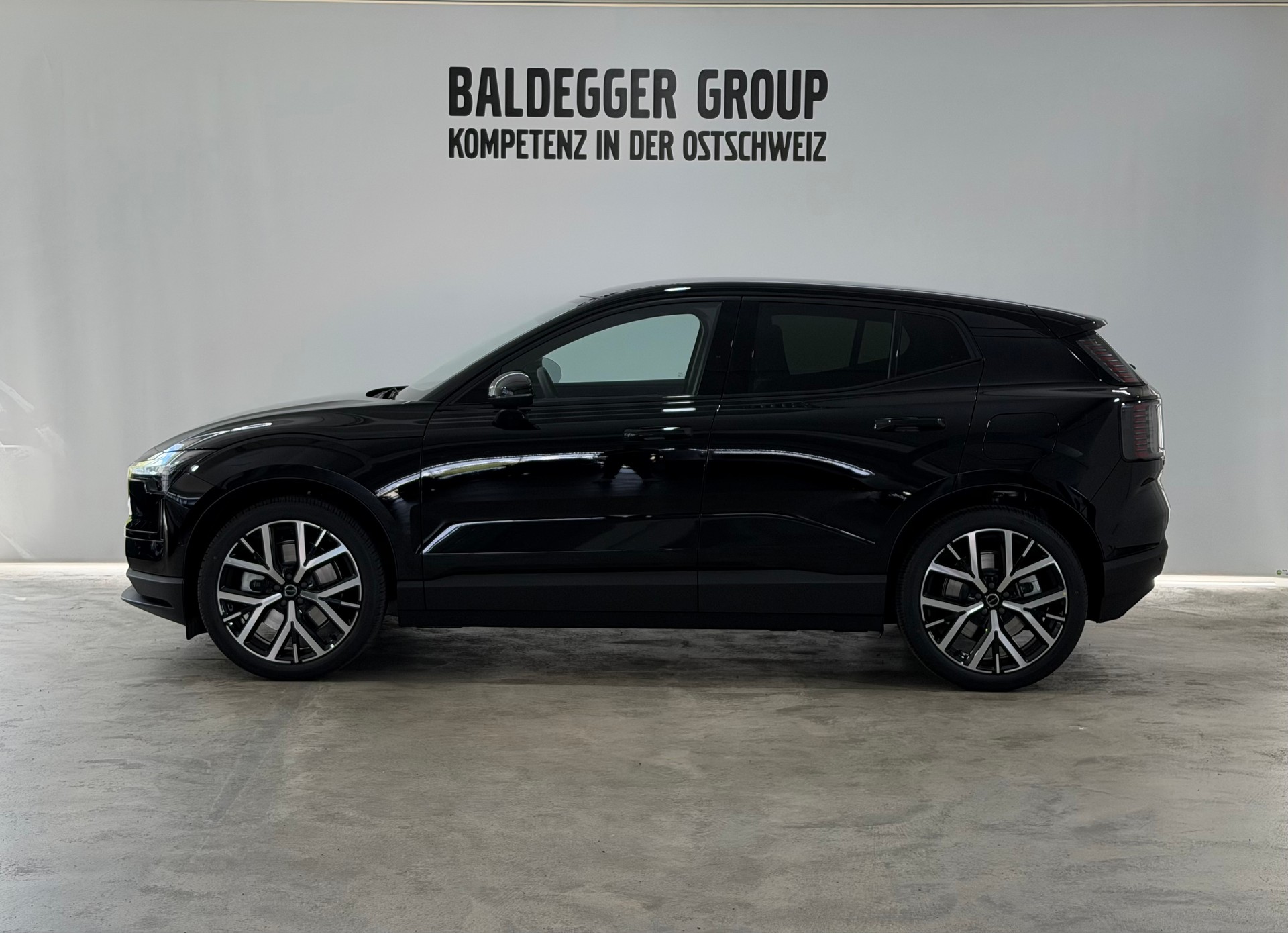 VOLVO EX 30 E60 Twin Ultra Performanc-image-1