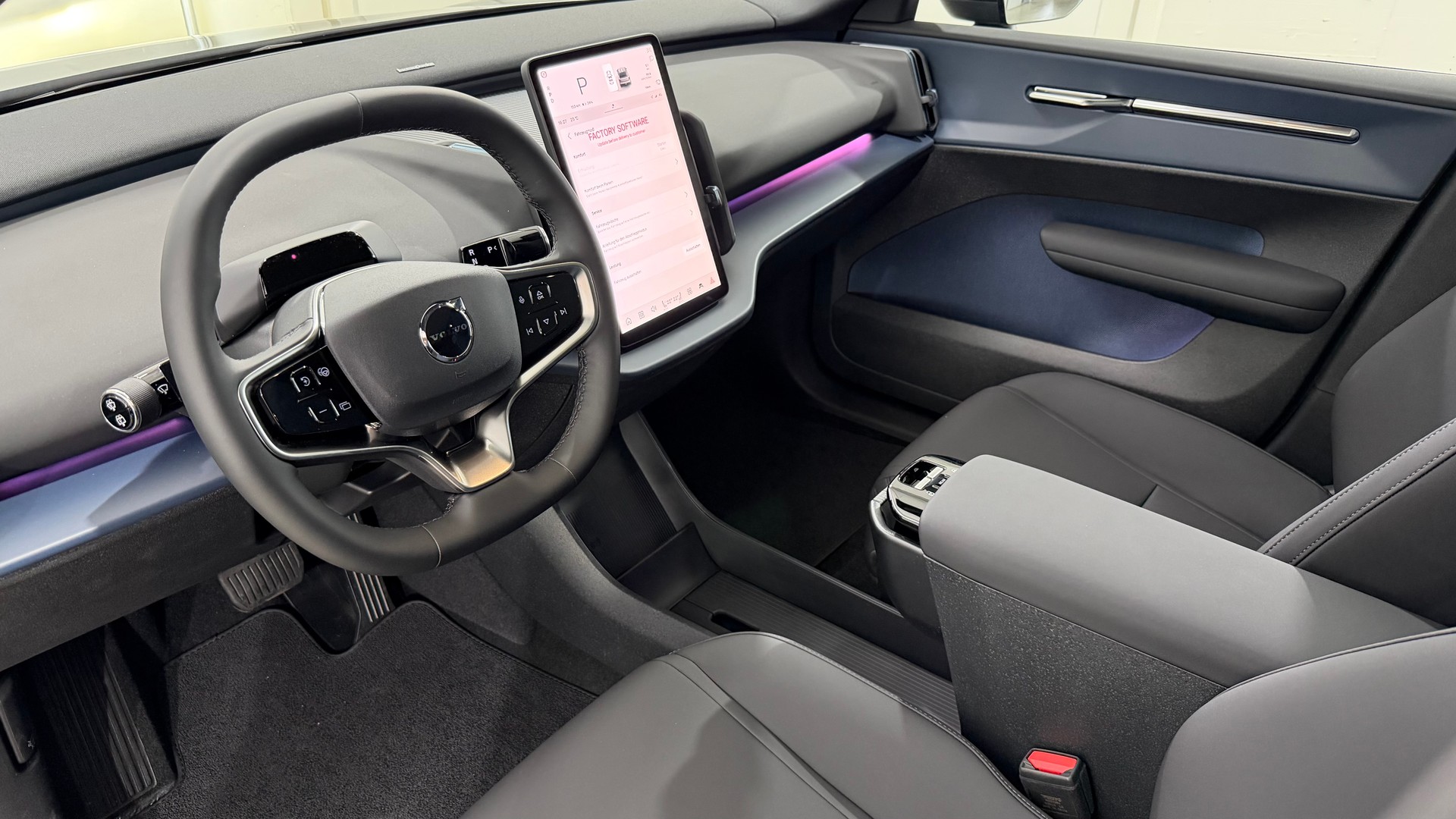 VOLVO EX 30 E60 Twin Ultra Performanc-image-3