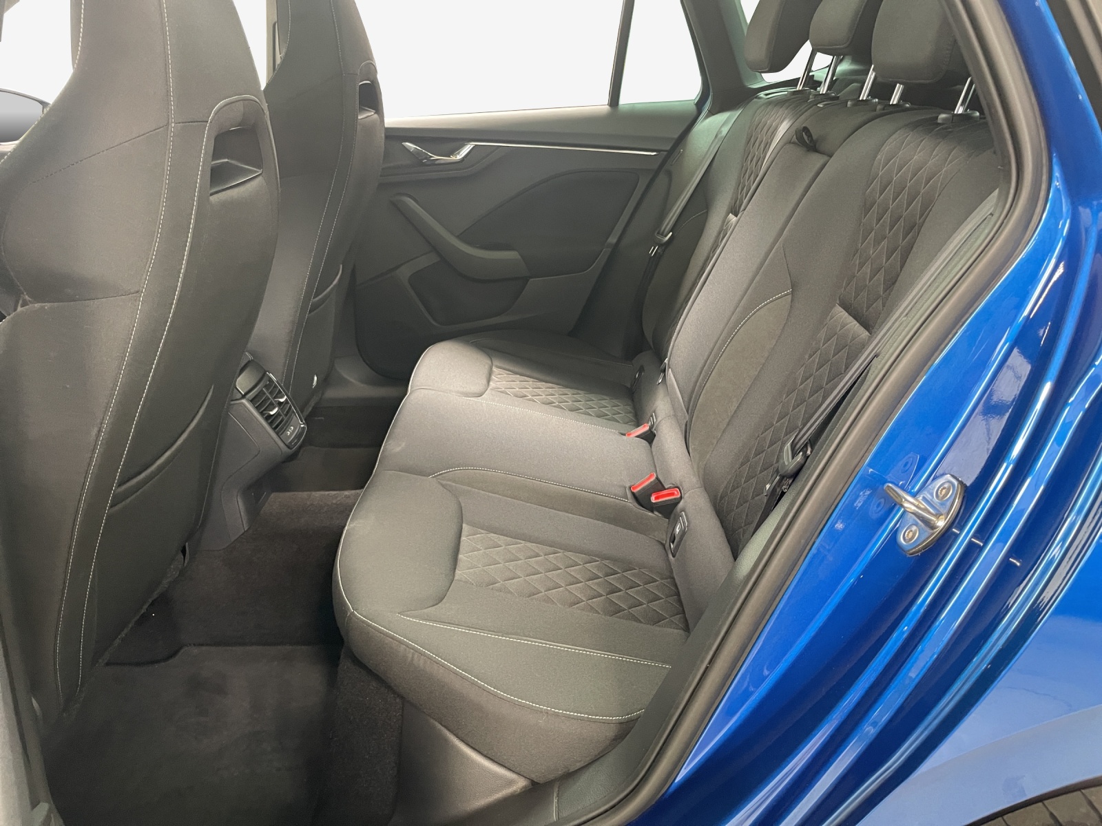 SKODA Kamiq 1.0 TSI Style DSG-image-11