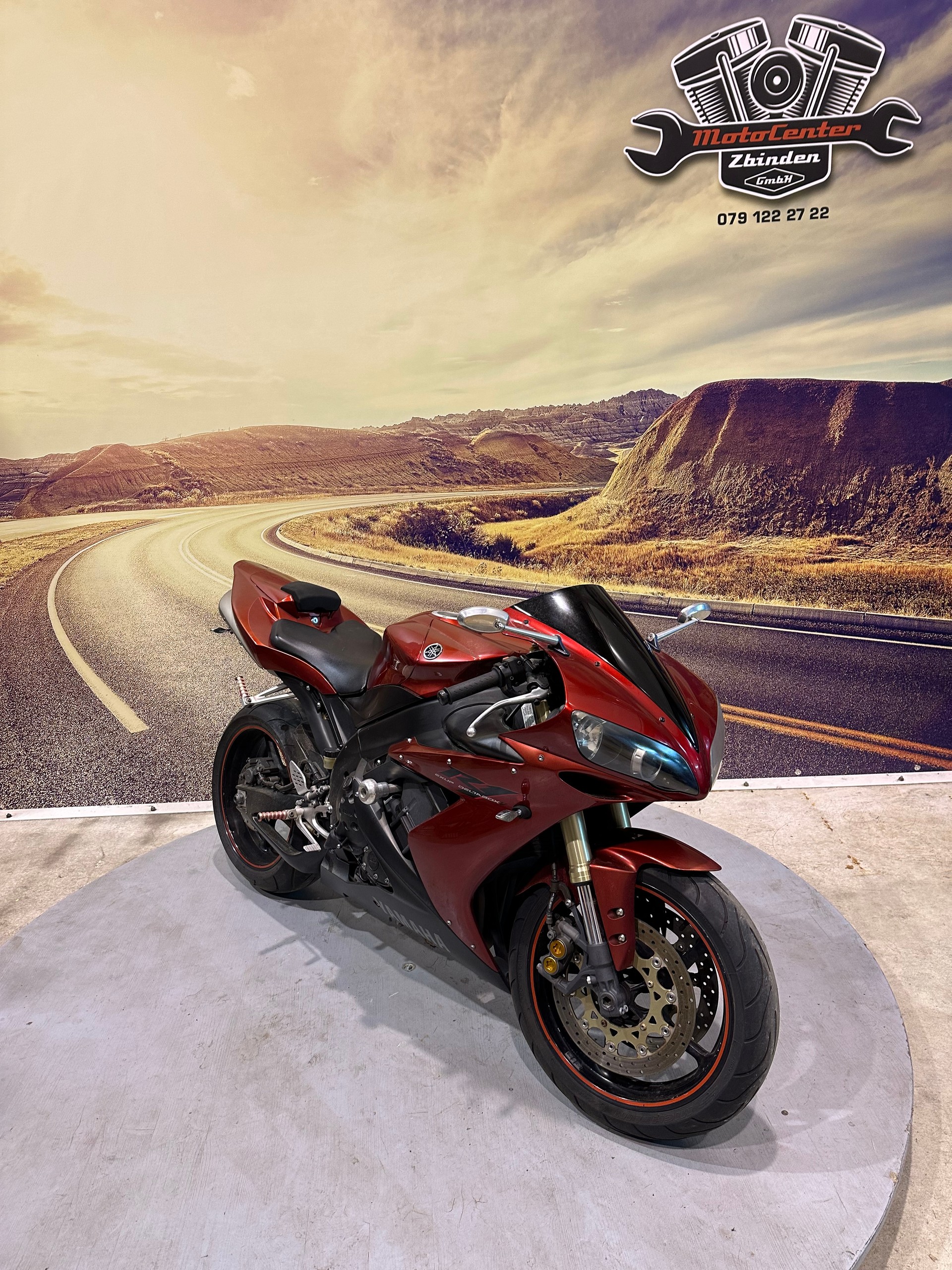 YAMAHA YZF-R1-showroom-element-1