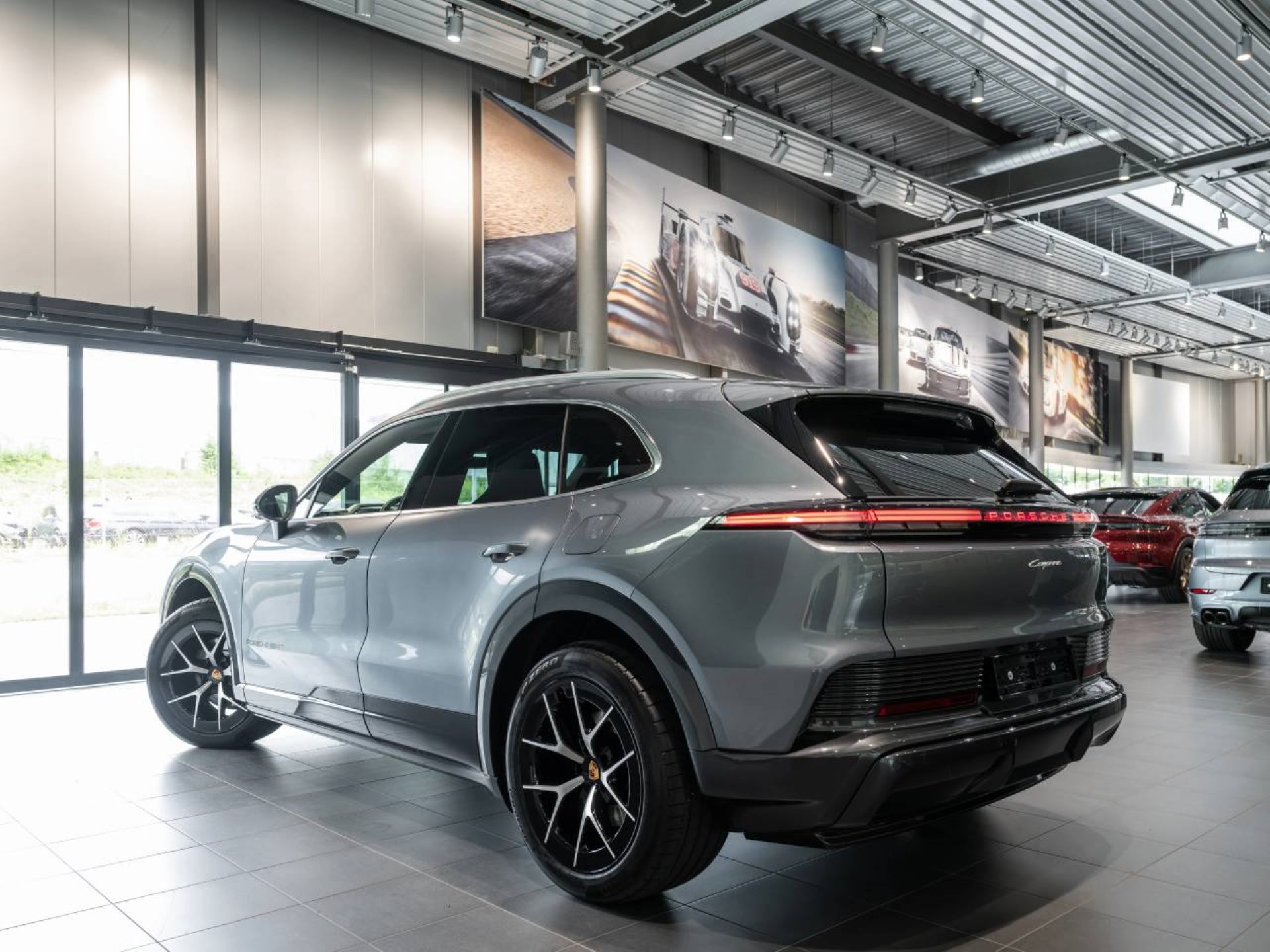 PORSCHE Cayenne Electric-image-7