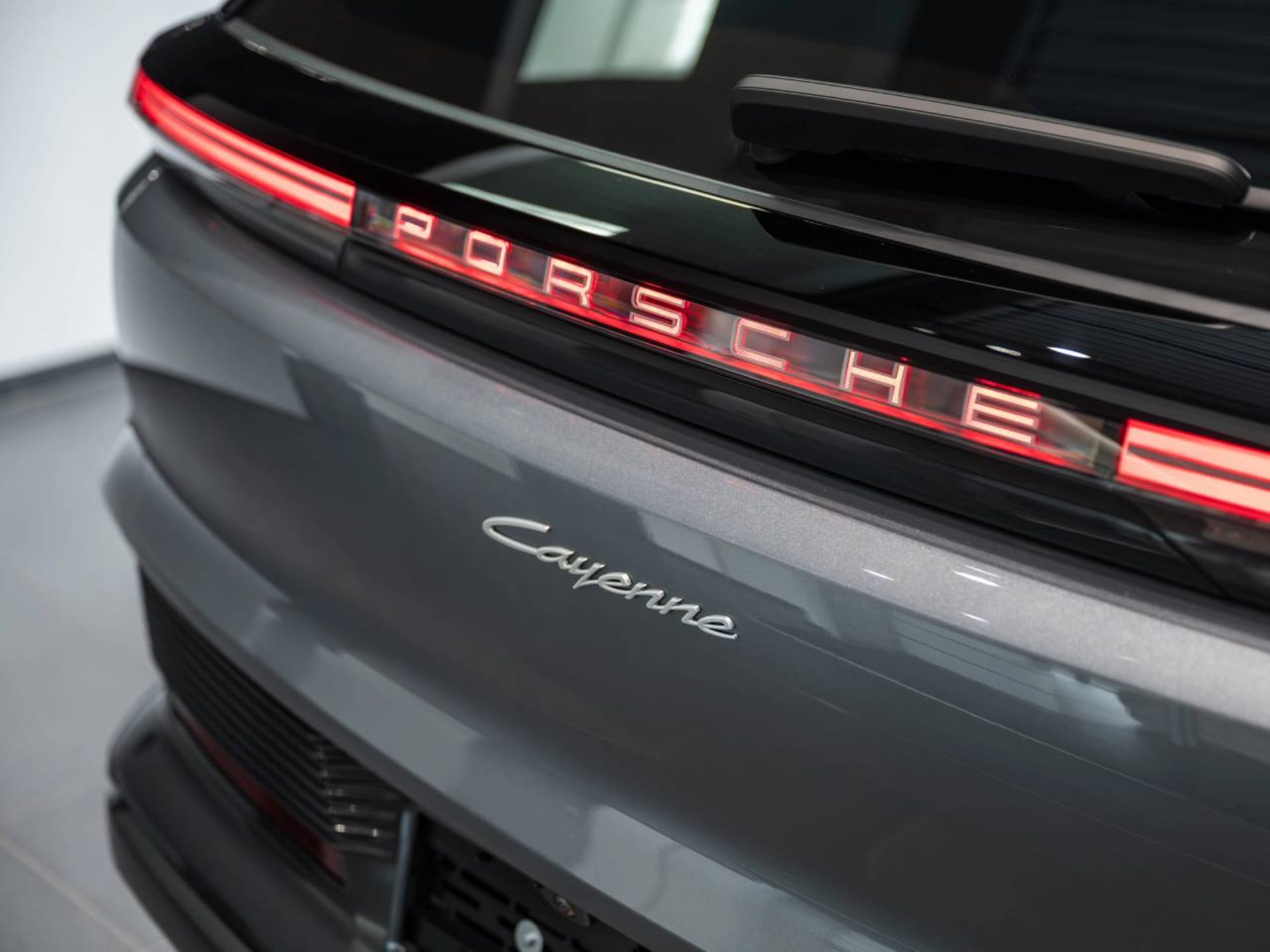 PORSCHE Cayenne Electric-image-28