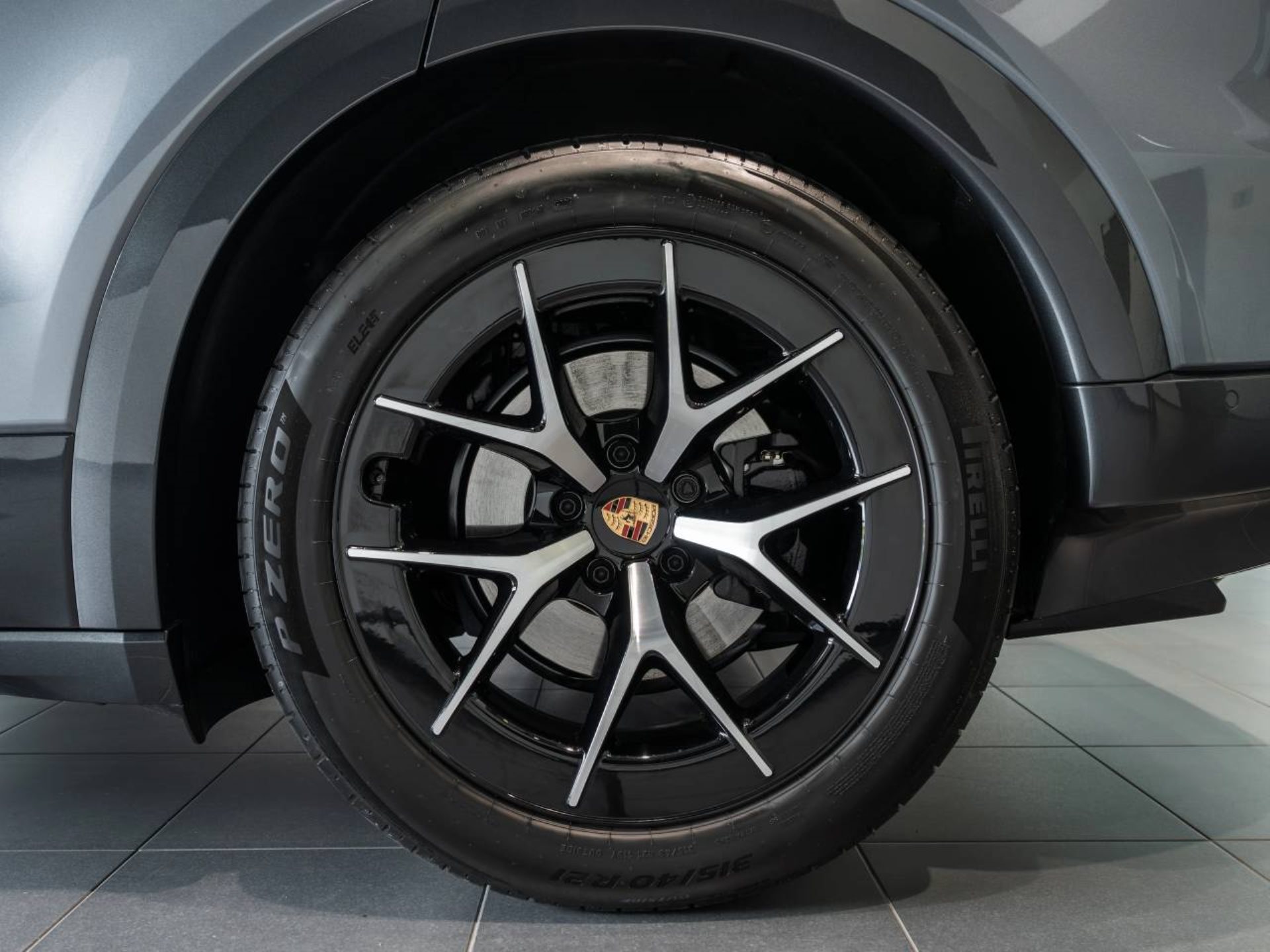 PORSCHE Cayenne Electric-image-30