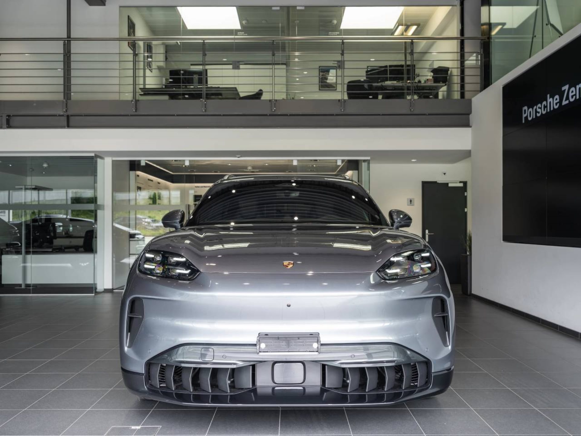 PORSCHE Cayenne Electric-image-9