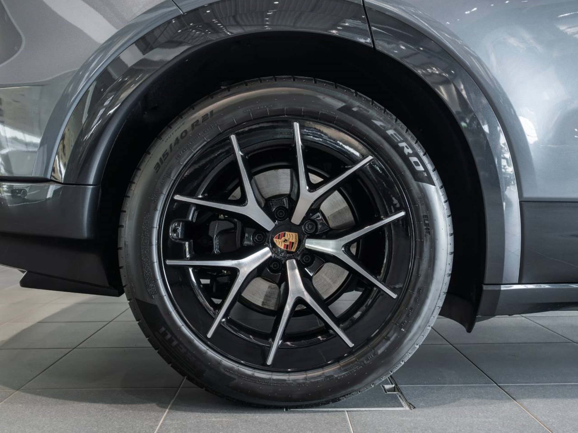 PORSCHE Cayenne Electric-image-29