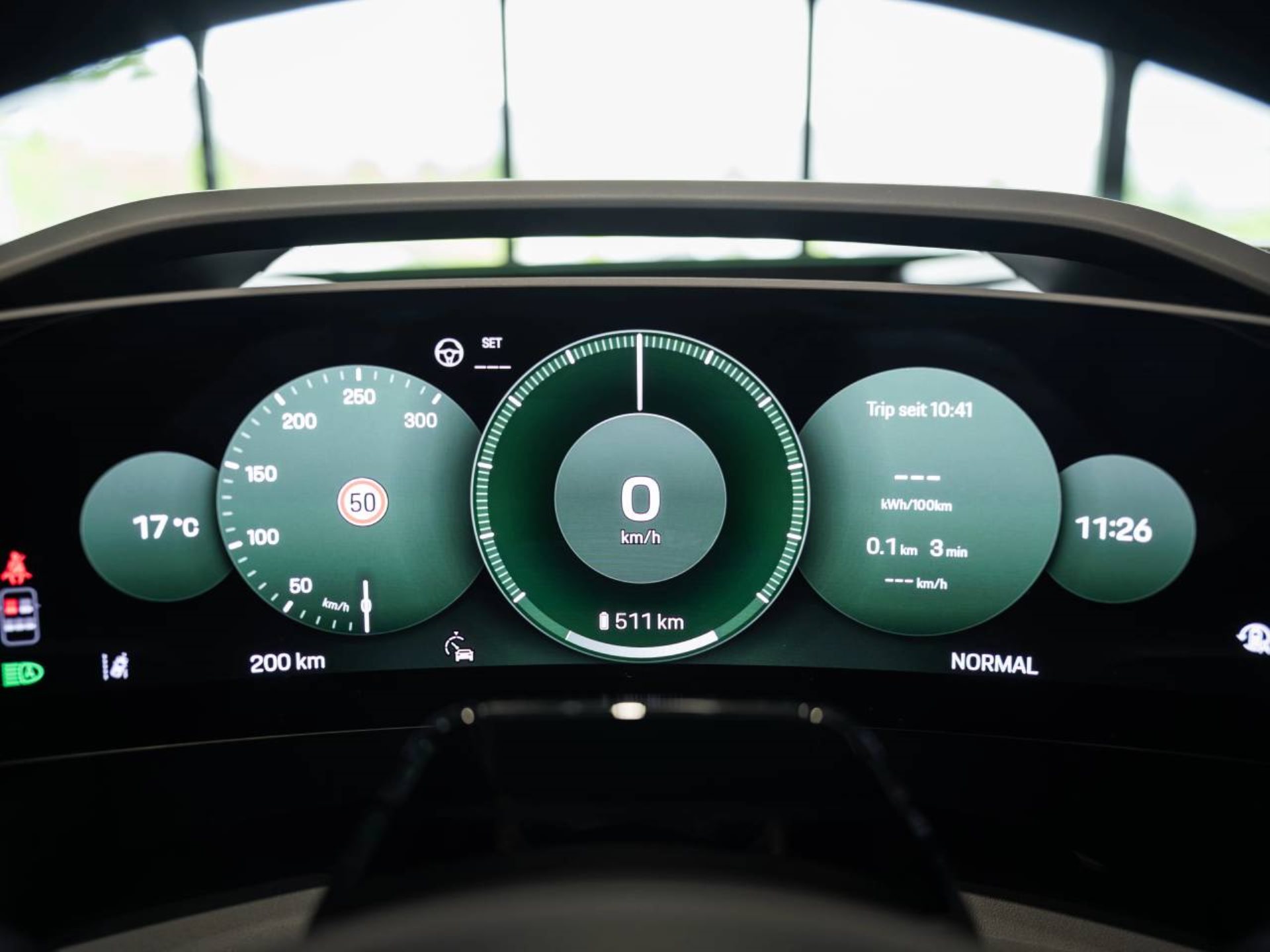 PORSCHE Cayenne Electric-image-14