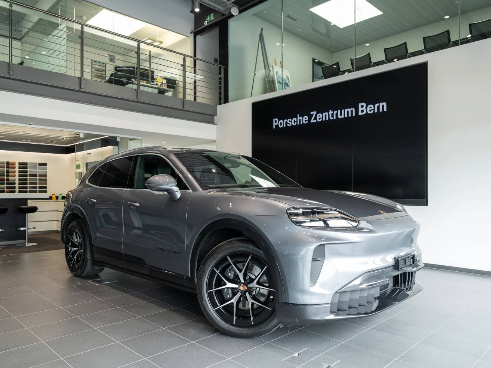 PORSCHE Cayenne Electric-image-0