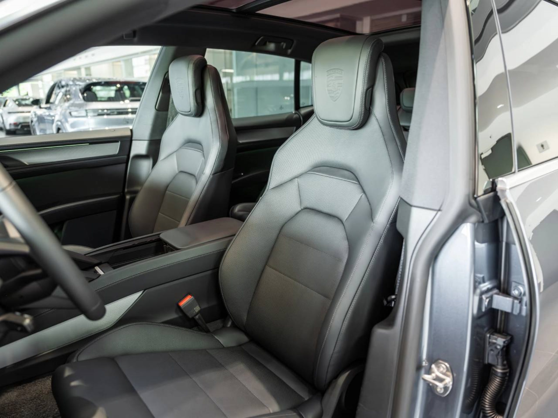 PORSCHE Cayenne Electric-image-4