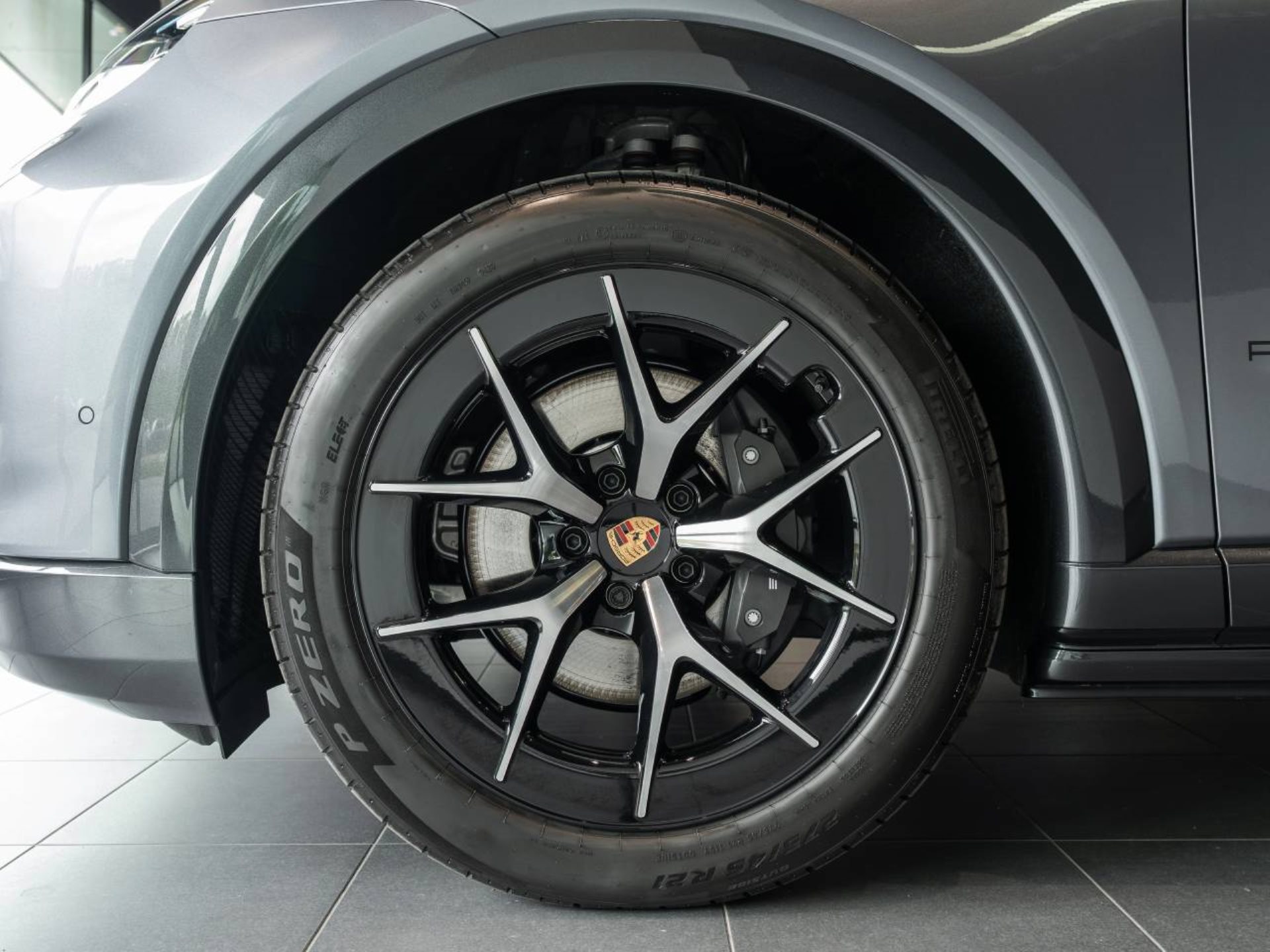PORSCHE Cayenne Electric-image-31