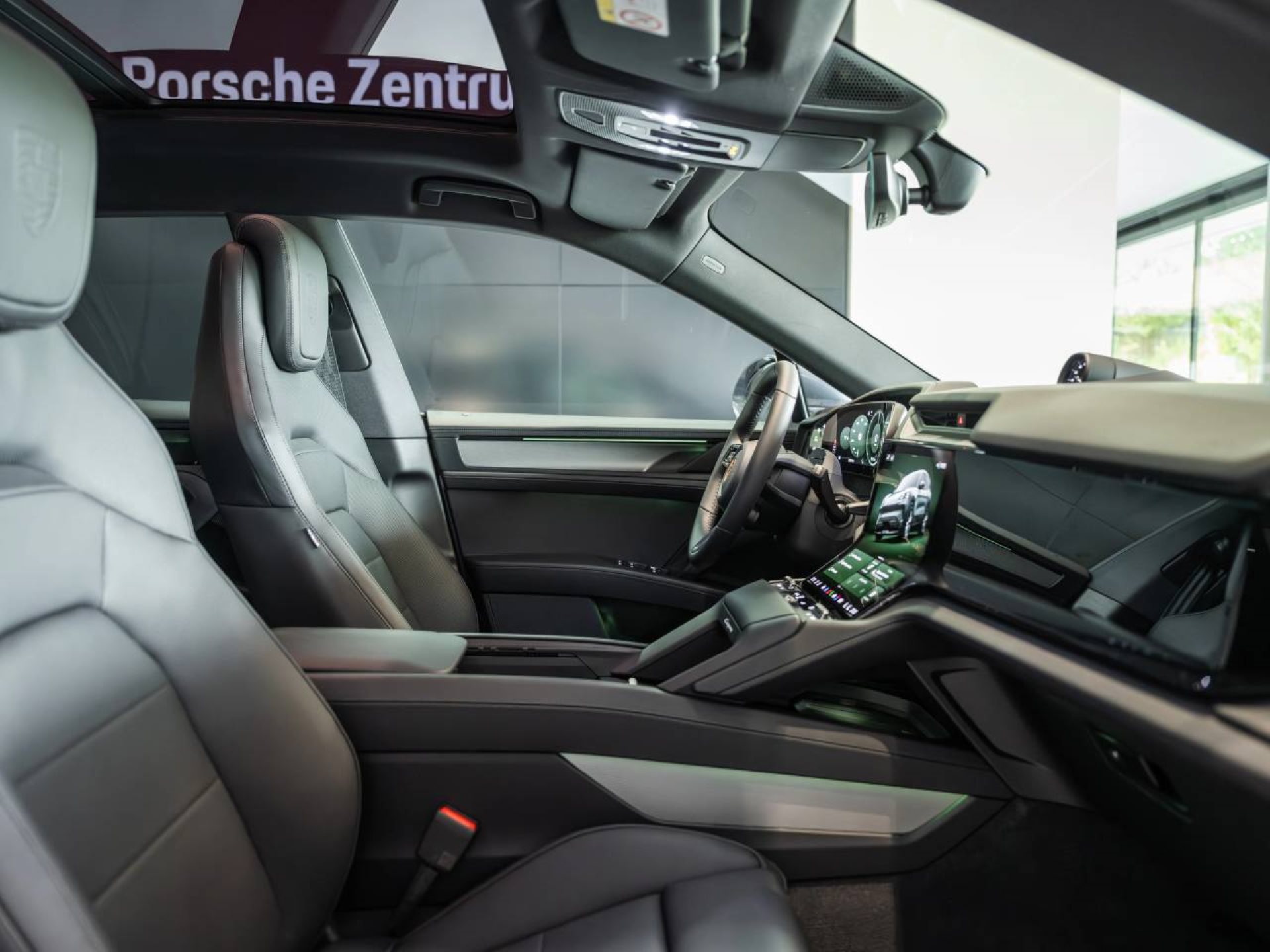 PORSCHE Cayenne Electric-image-18