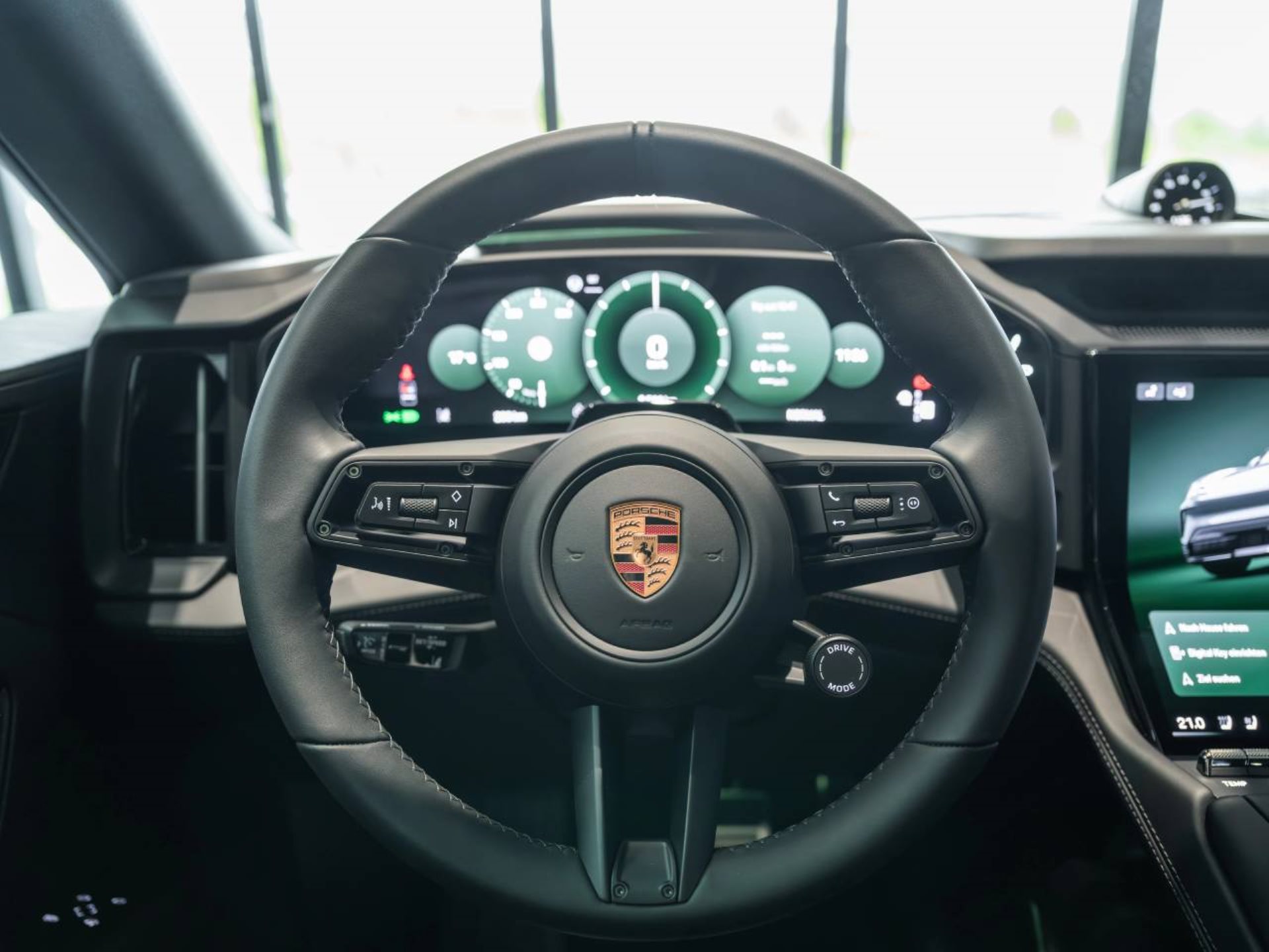 PORSCHE Cayenne Electric-image-13