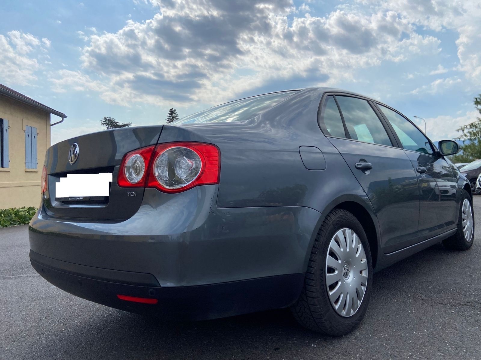 VW Jetta 1.9 TDI Trendline DSG ***Prix Fixe***-image-4