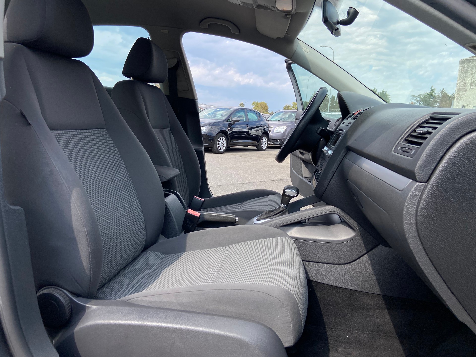 VW Jetta 1.9 TDI Trendline DSG ***Prix Fixe***-image-12