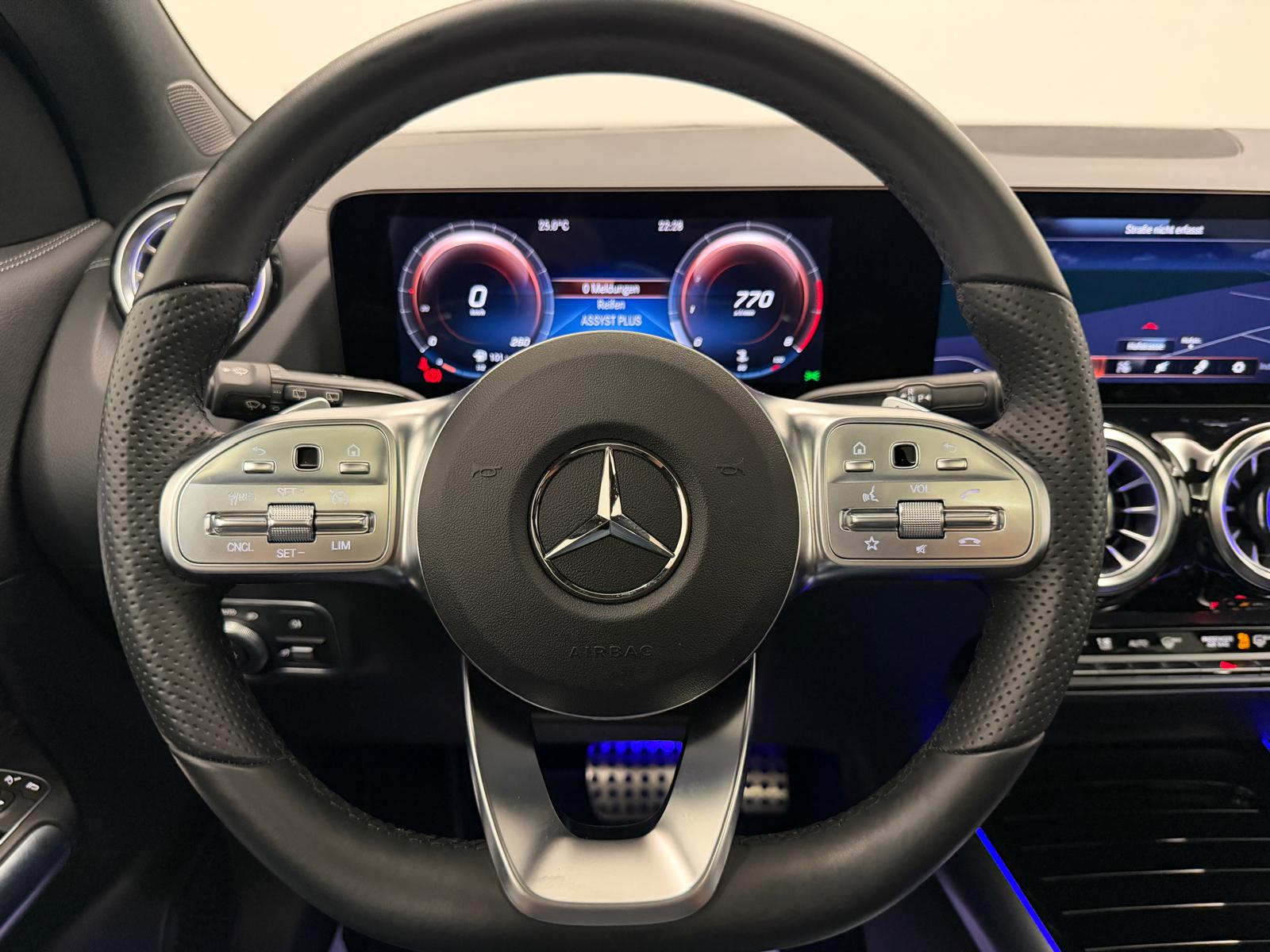 MERCEDES-BENZ GLA 200 4Matic AMG Line 8G-DCT-image-16