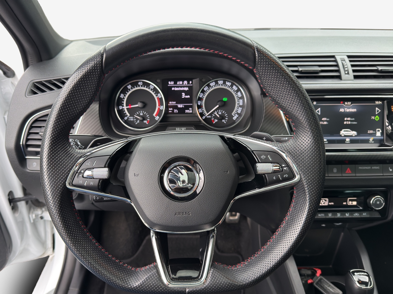 SKODA Fabia 1.0 TSI Monte Carlo DSG-image-9