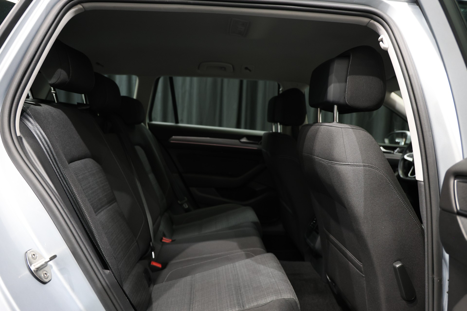 VW Passat 2.0 TDI BMT Business DSG-image-14