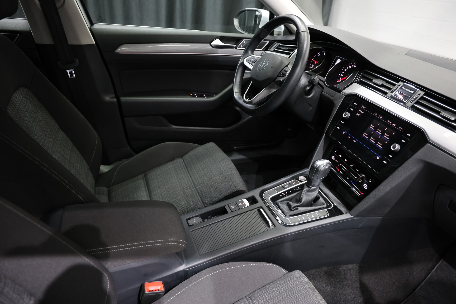 VW Passat 2.0 TDI BMT Business DSG-image-11