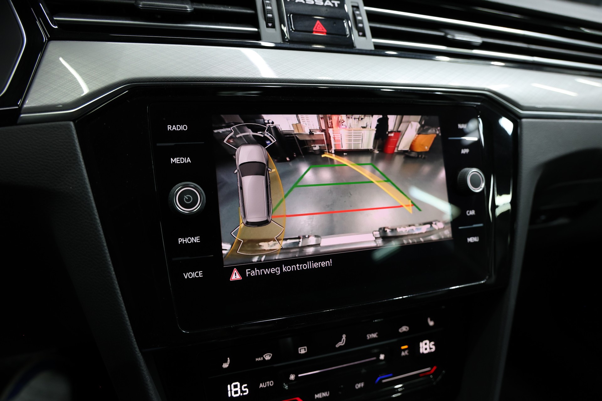 VW Passat 2.0 TDI BMT Business DSG-image-22