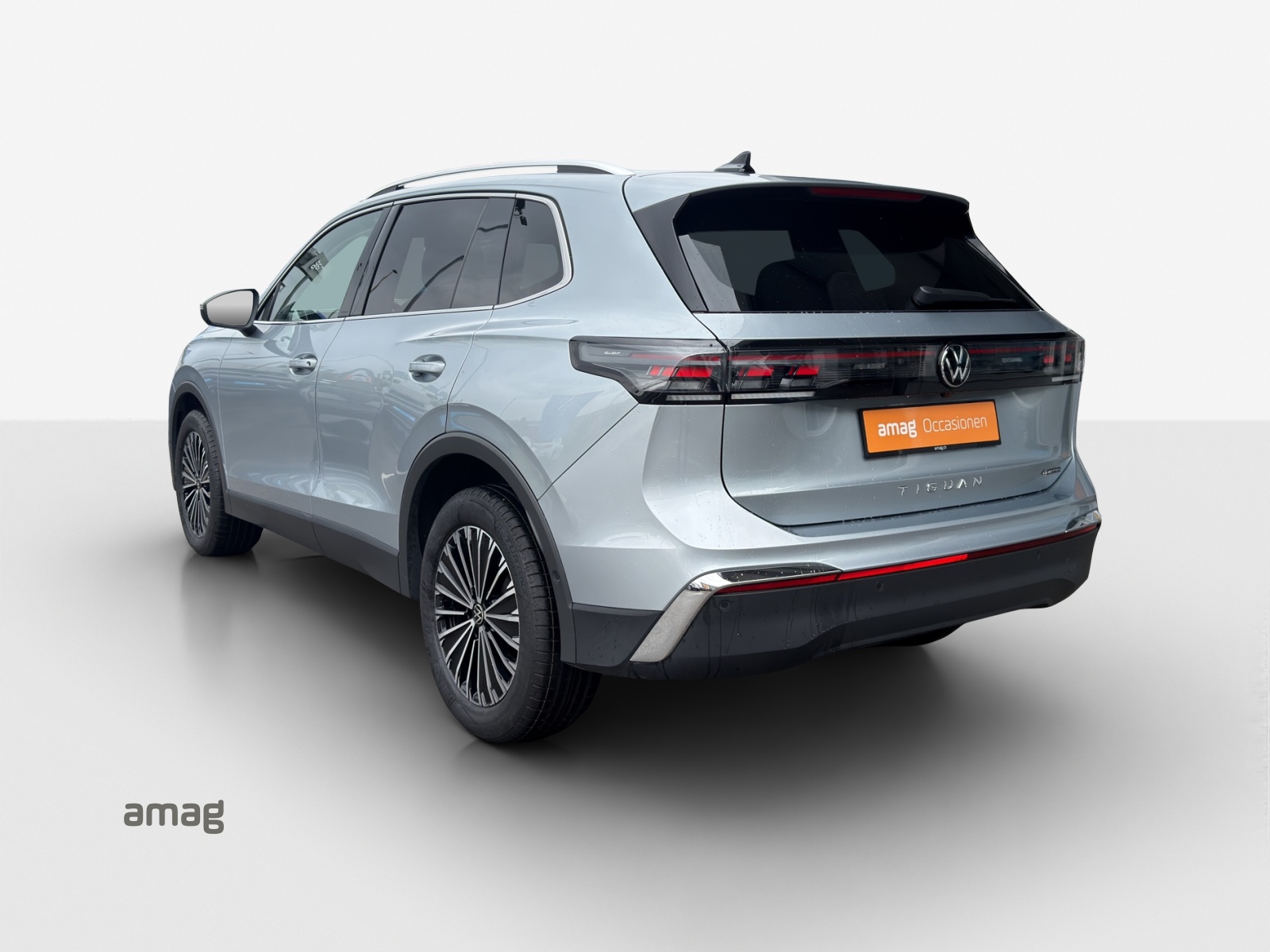 VW Tiguan 2.0 TSI DSG Elegance 4Motion-image-2