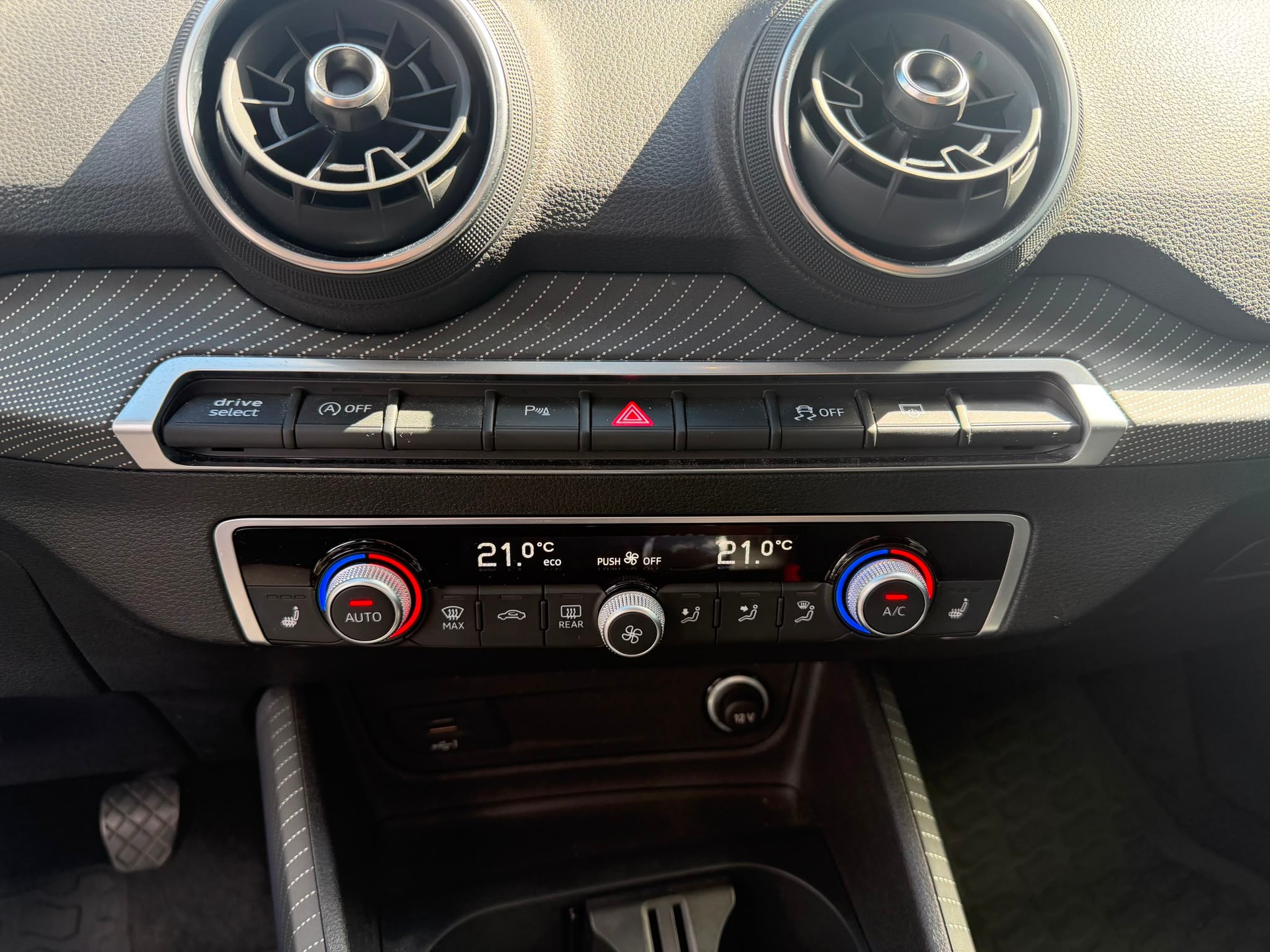 AUDI Q2 35 TFSI advanced-image-19