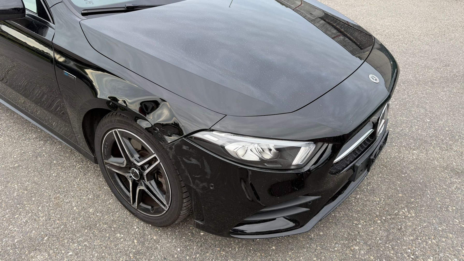 MERCEDES-BENZ A 250e AMG Line-image-8