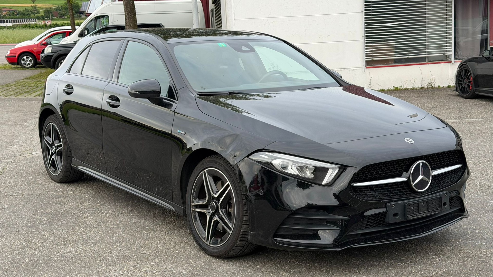 MERCEDES-BENZ A 250e AMG Line-image-2
