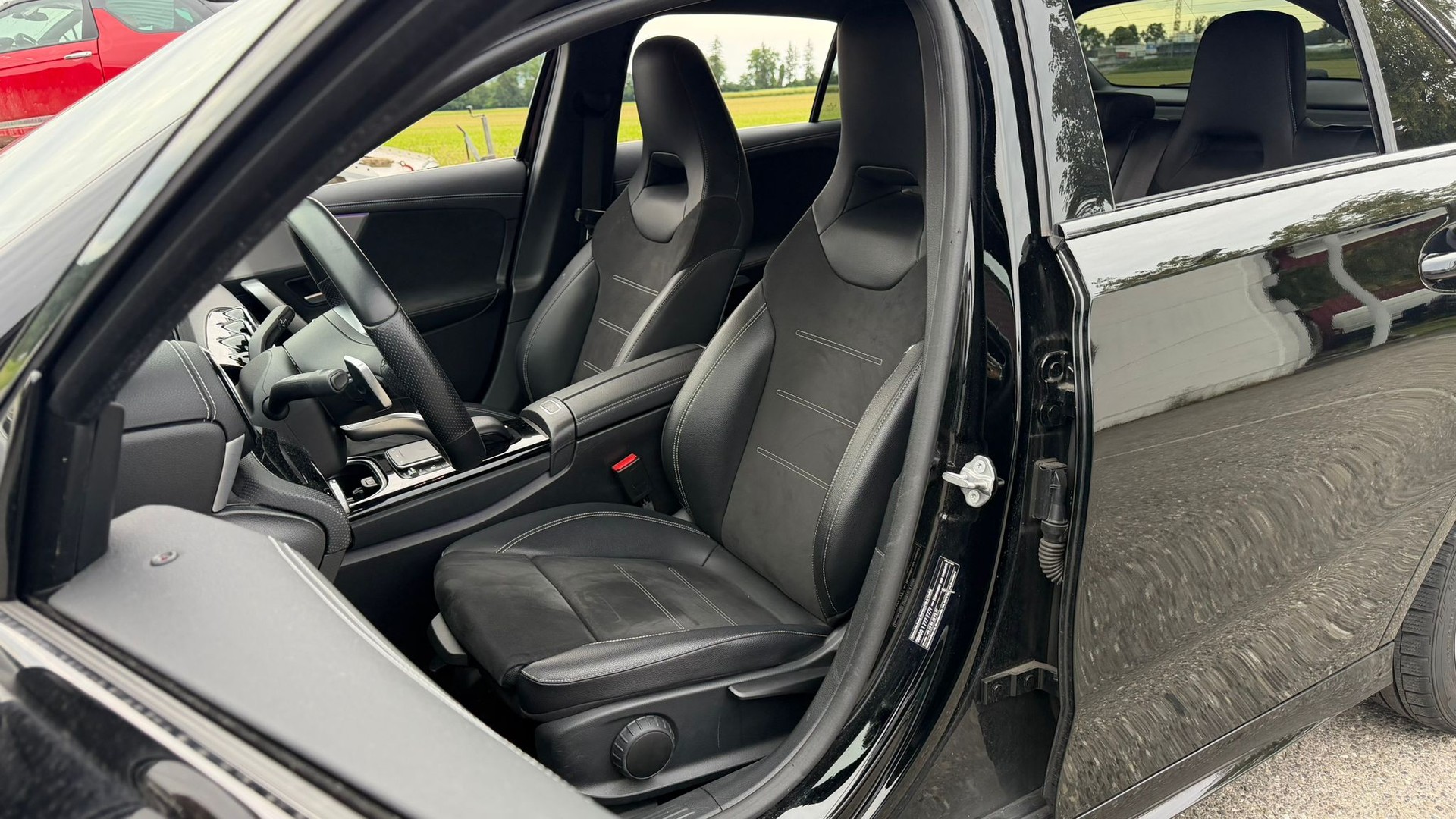 MERCEDES-BENZ A 250e AMG Line-image-13