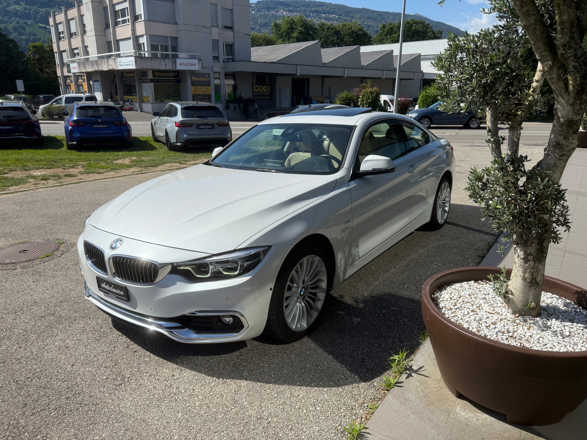 BMW 440i Coupé xDrive Luxury Line Steptronic-image-5