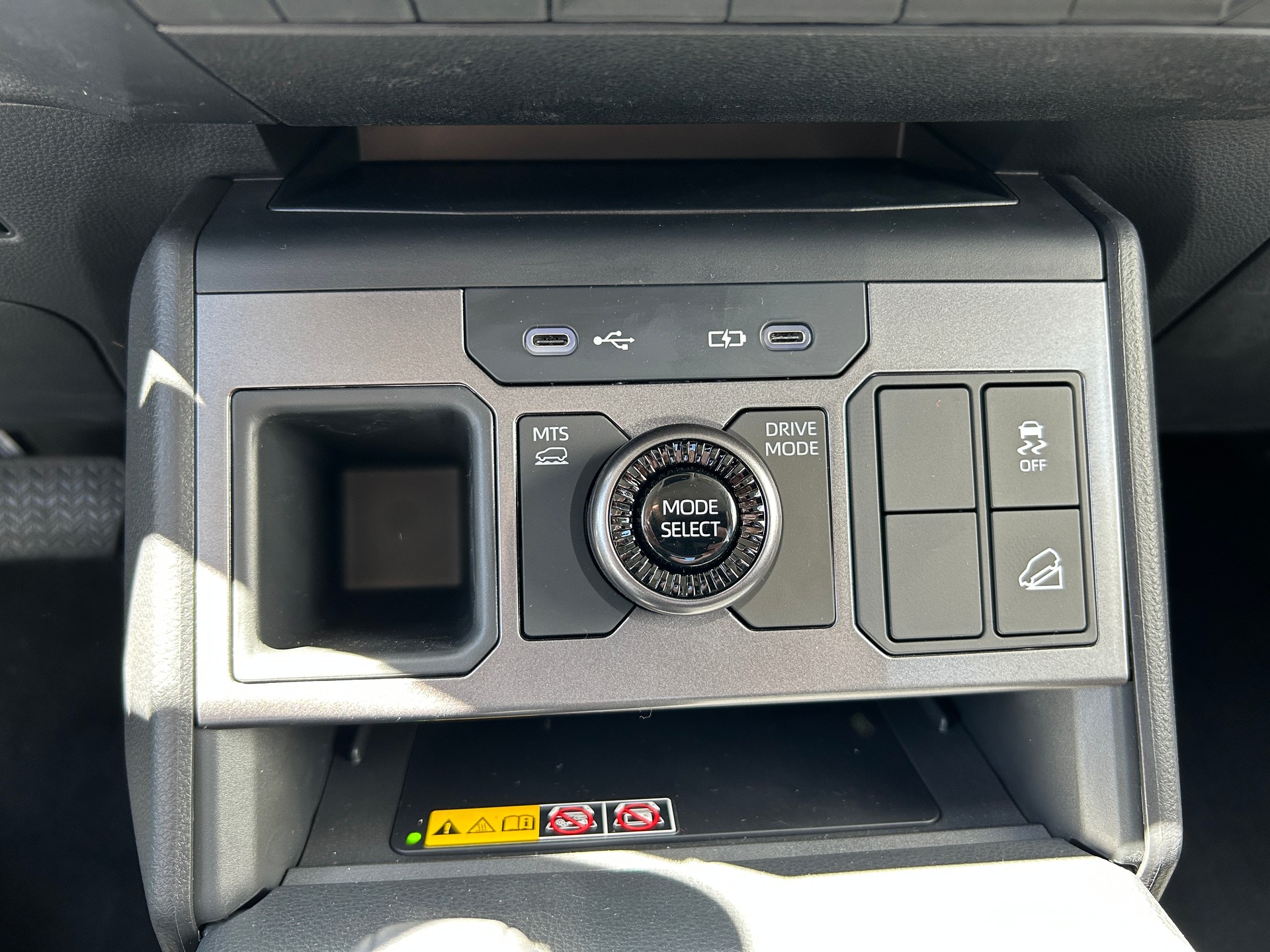 TOYOTA Double Cab Pick-up 59kWh Style-image-14