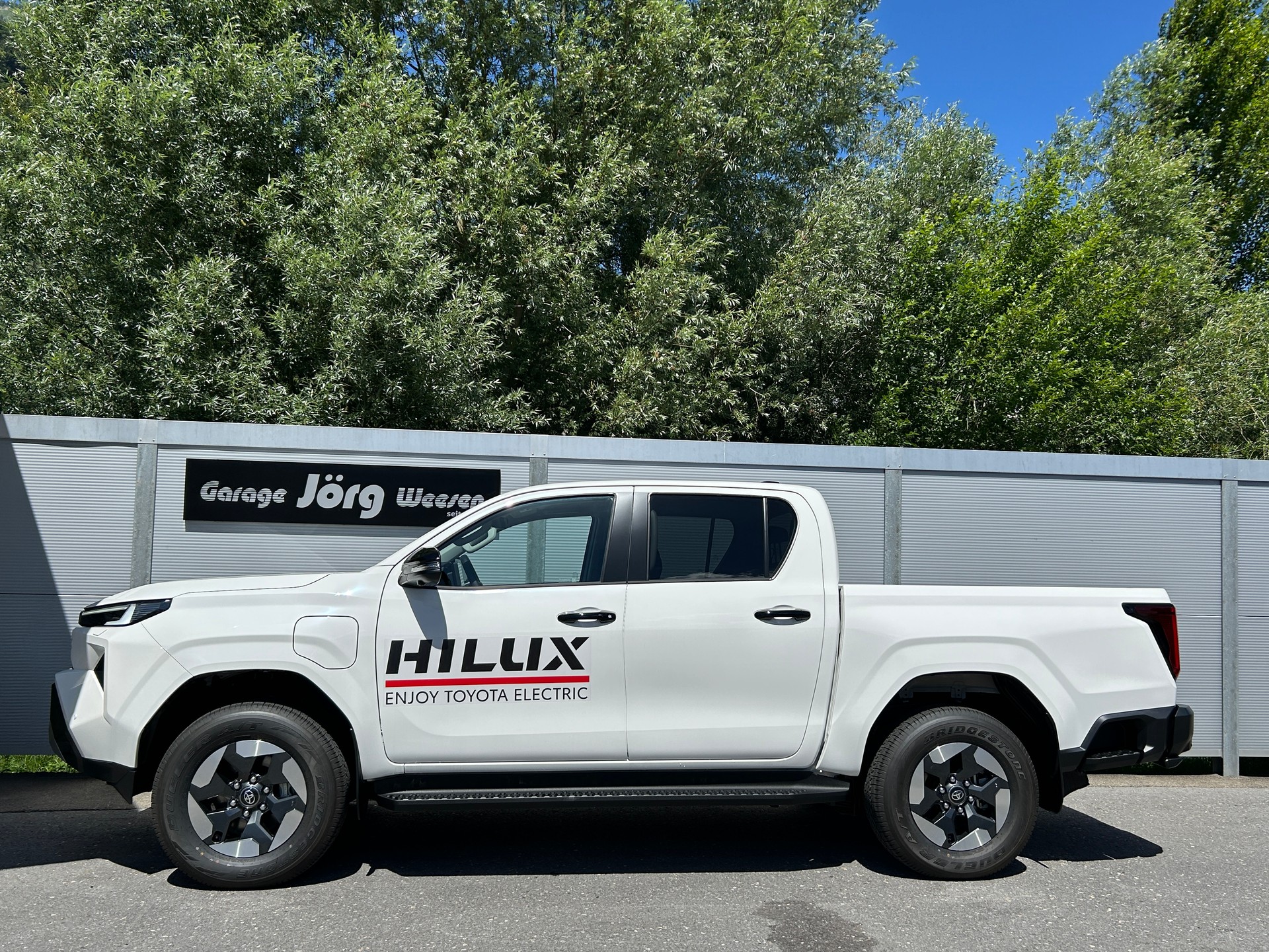 TOYOTA Double Cab Pick-up 59kWh Style-image-2